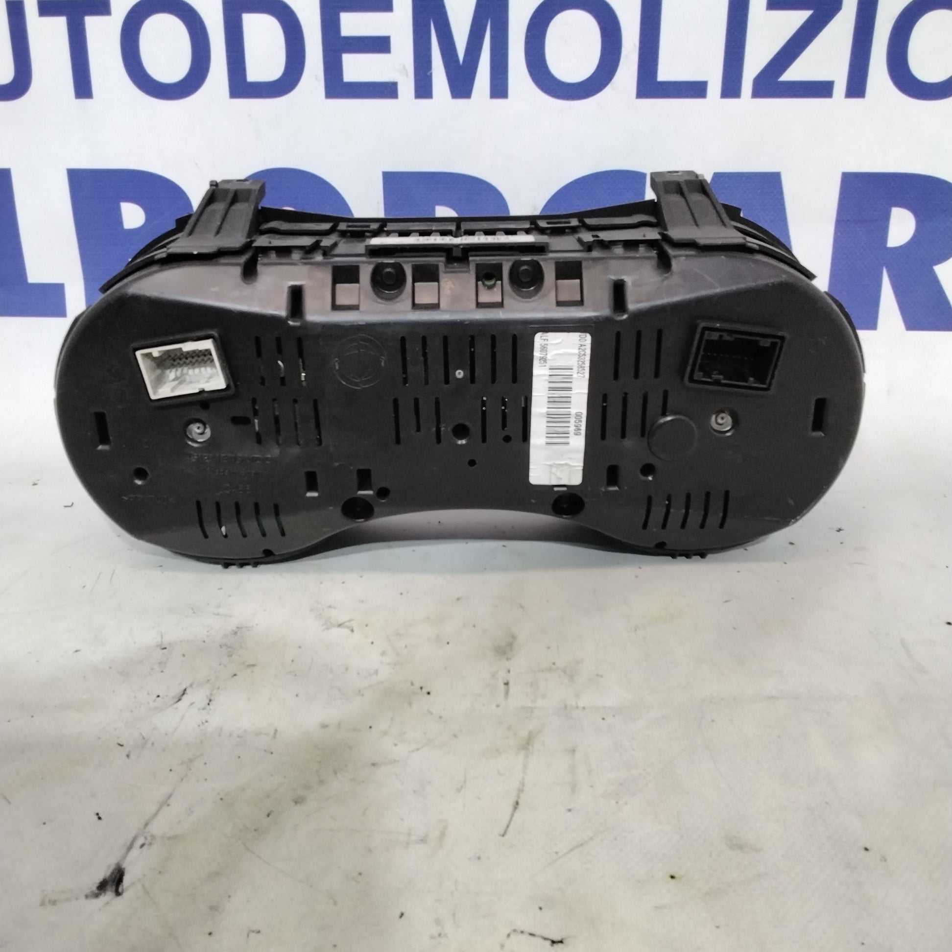 Cuadro de instrumentos / cuentakilómetros Alfa Romeo 159 1.9 JDTM año 2005 código: 0156079251