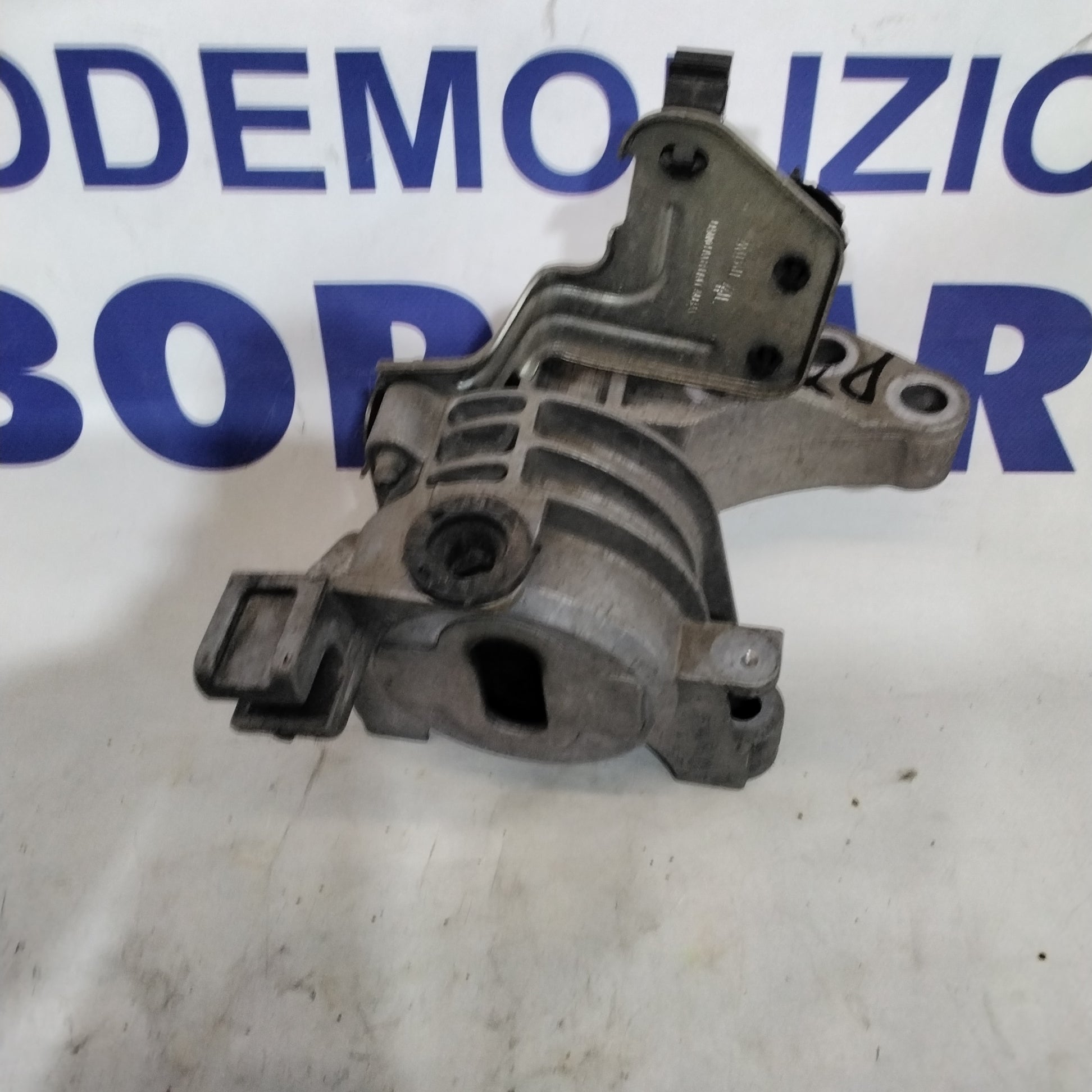 Supporto motore destro alfa romeo giulietta 1.4 turbo benzina anno 2916
