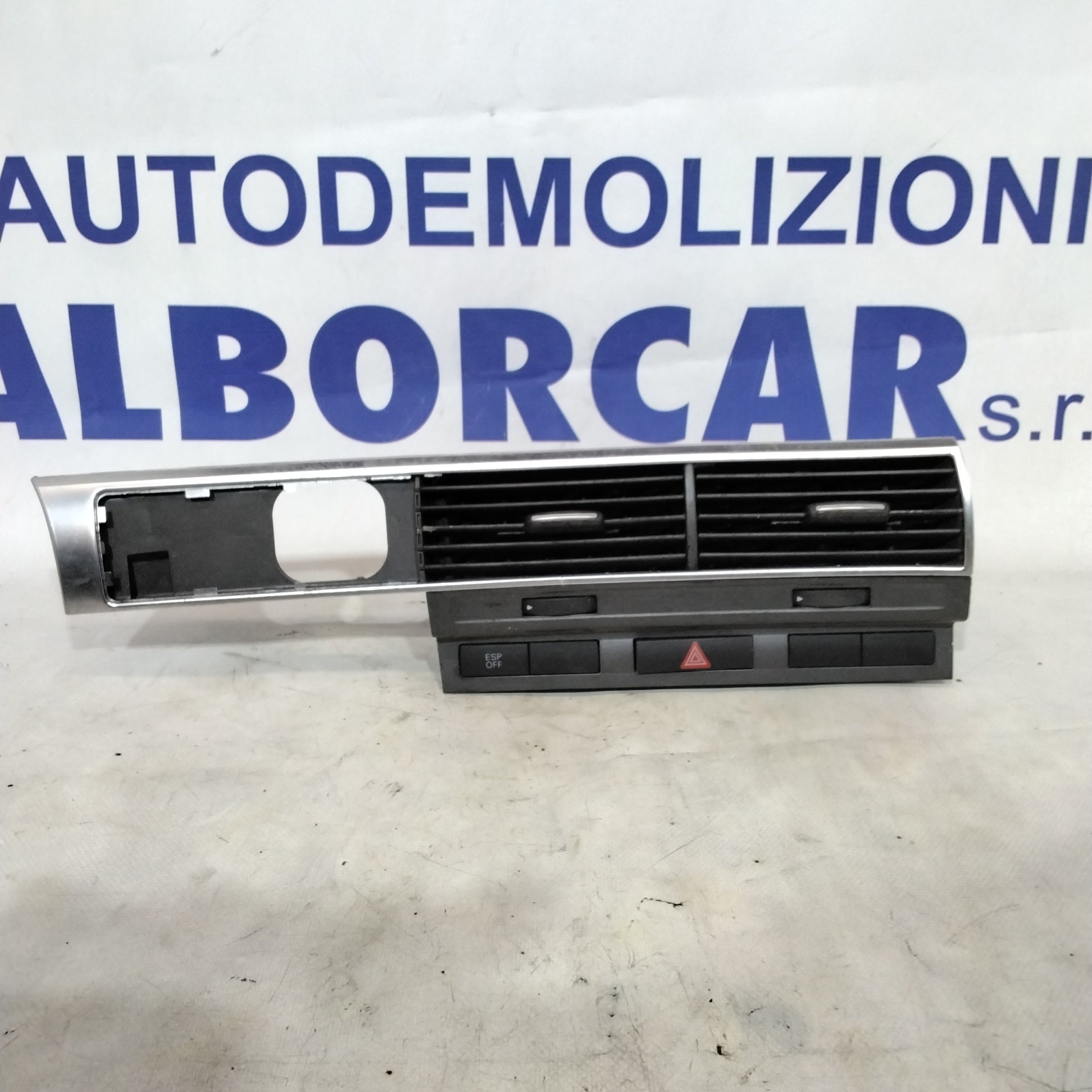 Bocchettone aria centrale cruscotto audi A6 anno 2006 codice:4F1820951