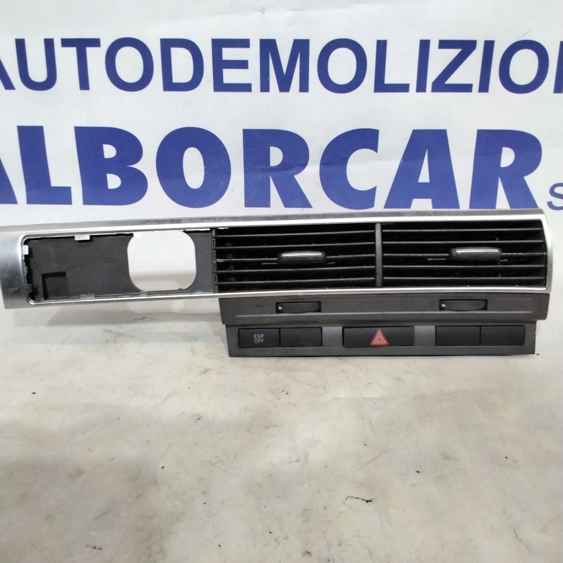 Bocchettone aria centrale cruscotto audi A6 anno 2006 codice:4F1820951