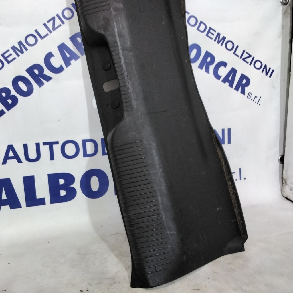 Rivestimento batticofano posteriore alfa romeo giulietta anno 2016 codice:156078896