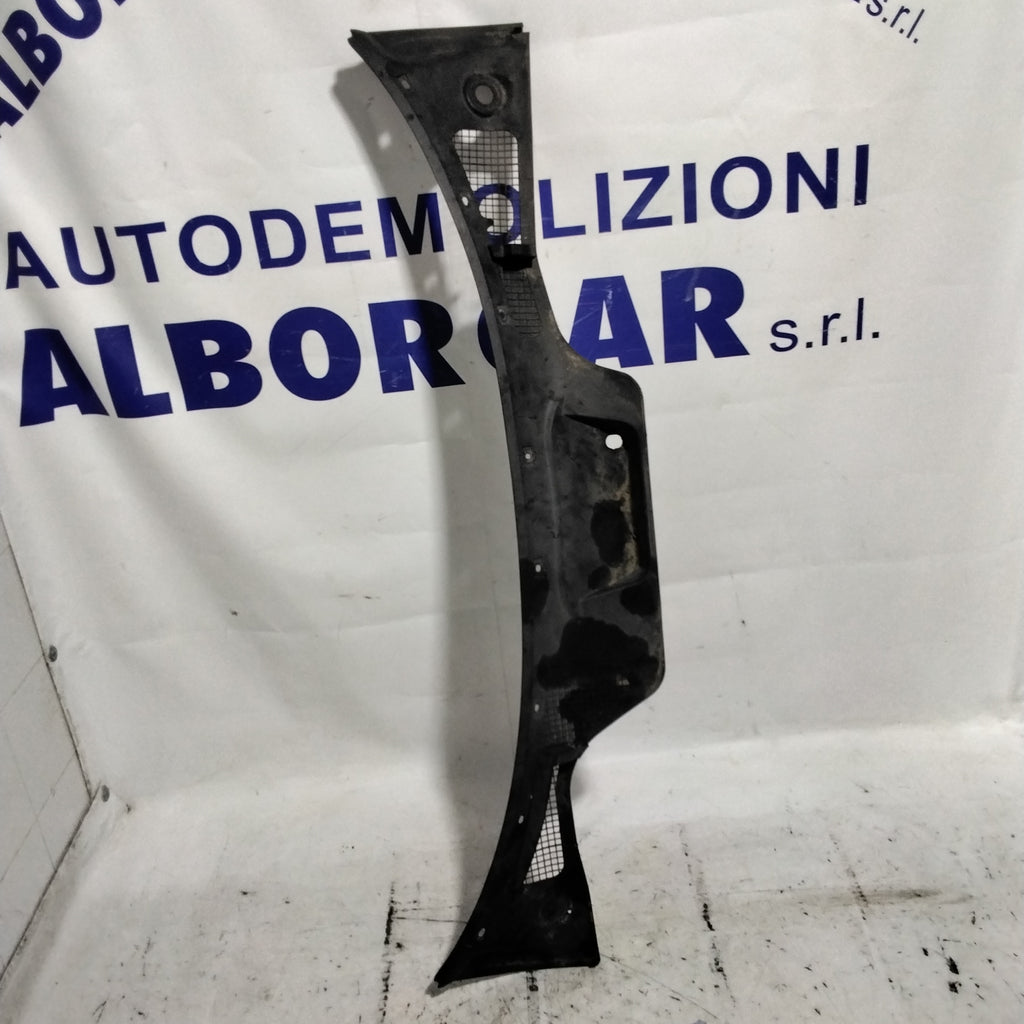 Outer Windshield Grille BMW z3 year 1998 code: 51318413095