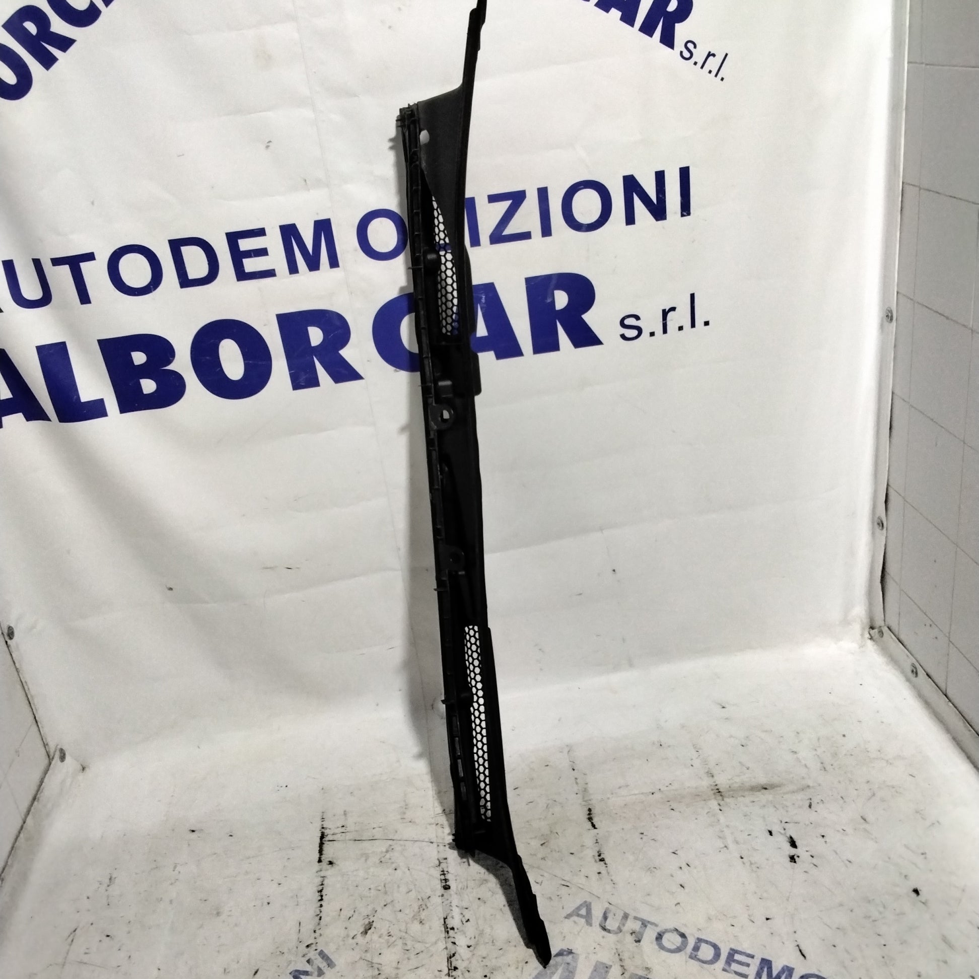external under-windshield grille alfa romeo giulietta year 2016 code:156085704