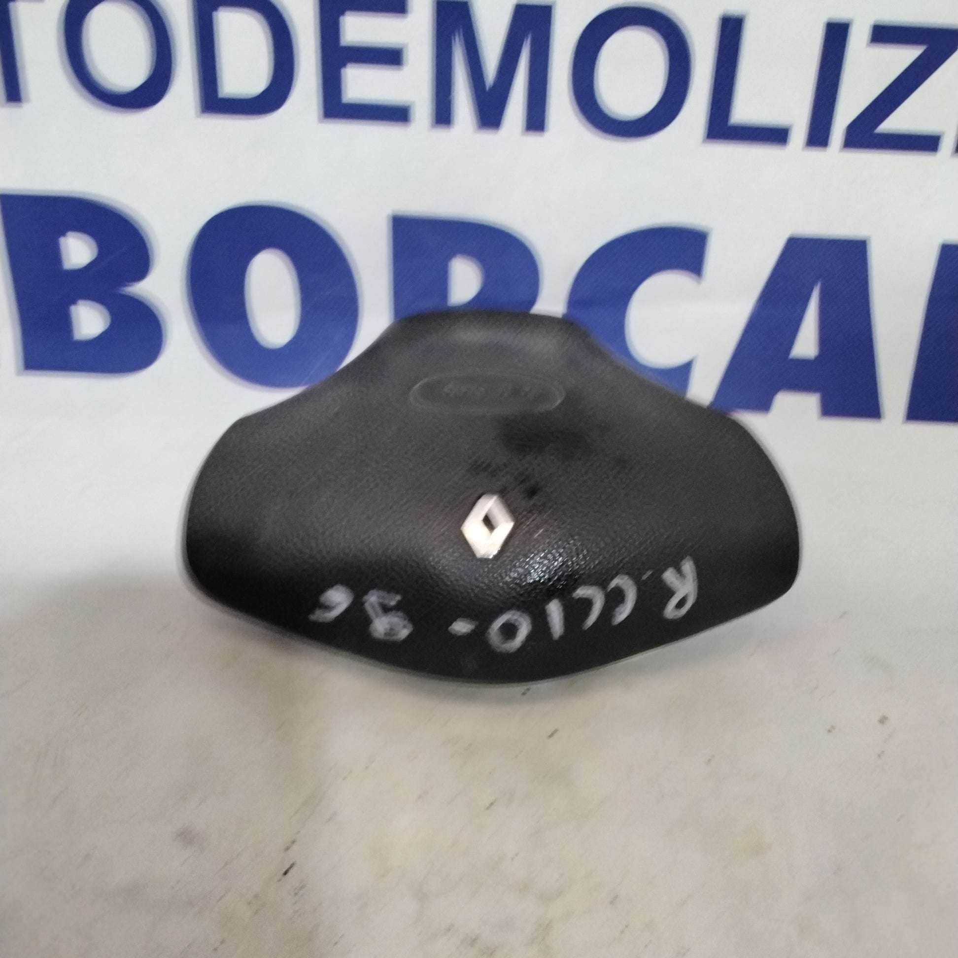 Steering wheel airbag Renault Clio year 1998 code: 7700841877