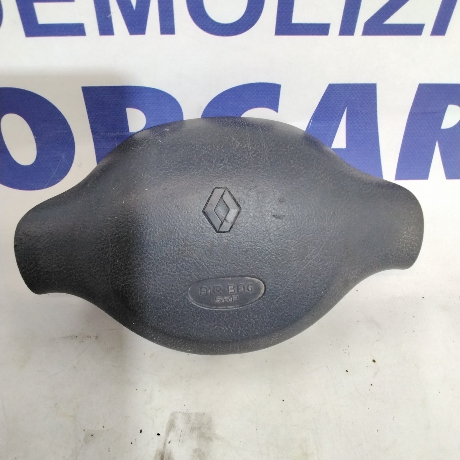 Steering wheel airbag Renault Clio year 2000 code: 7700420170