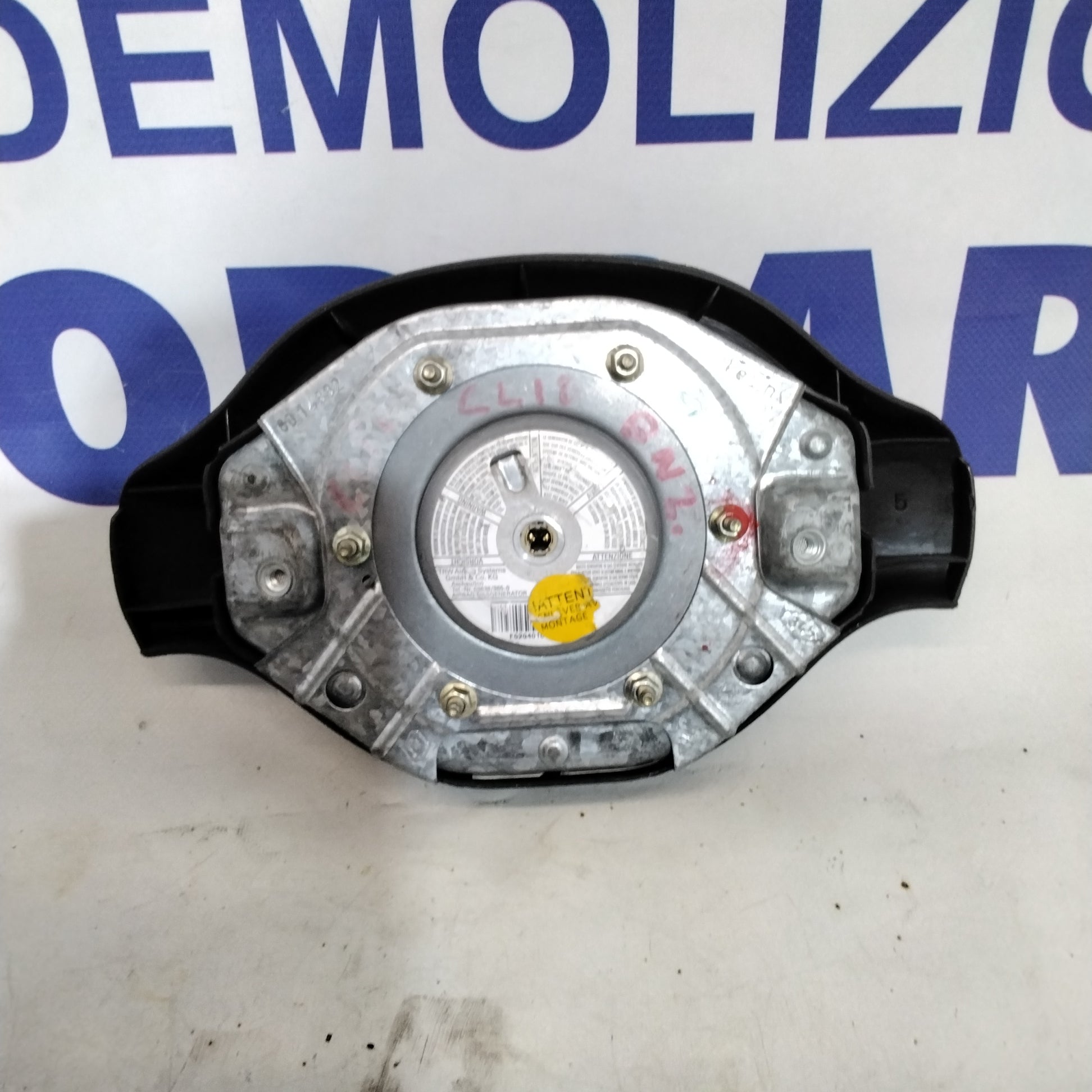 Steering wheel airbag Renault Clio year 2000 code: 7700420170