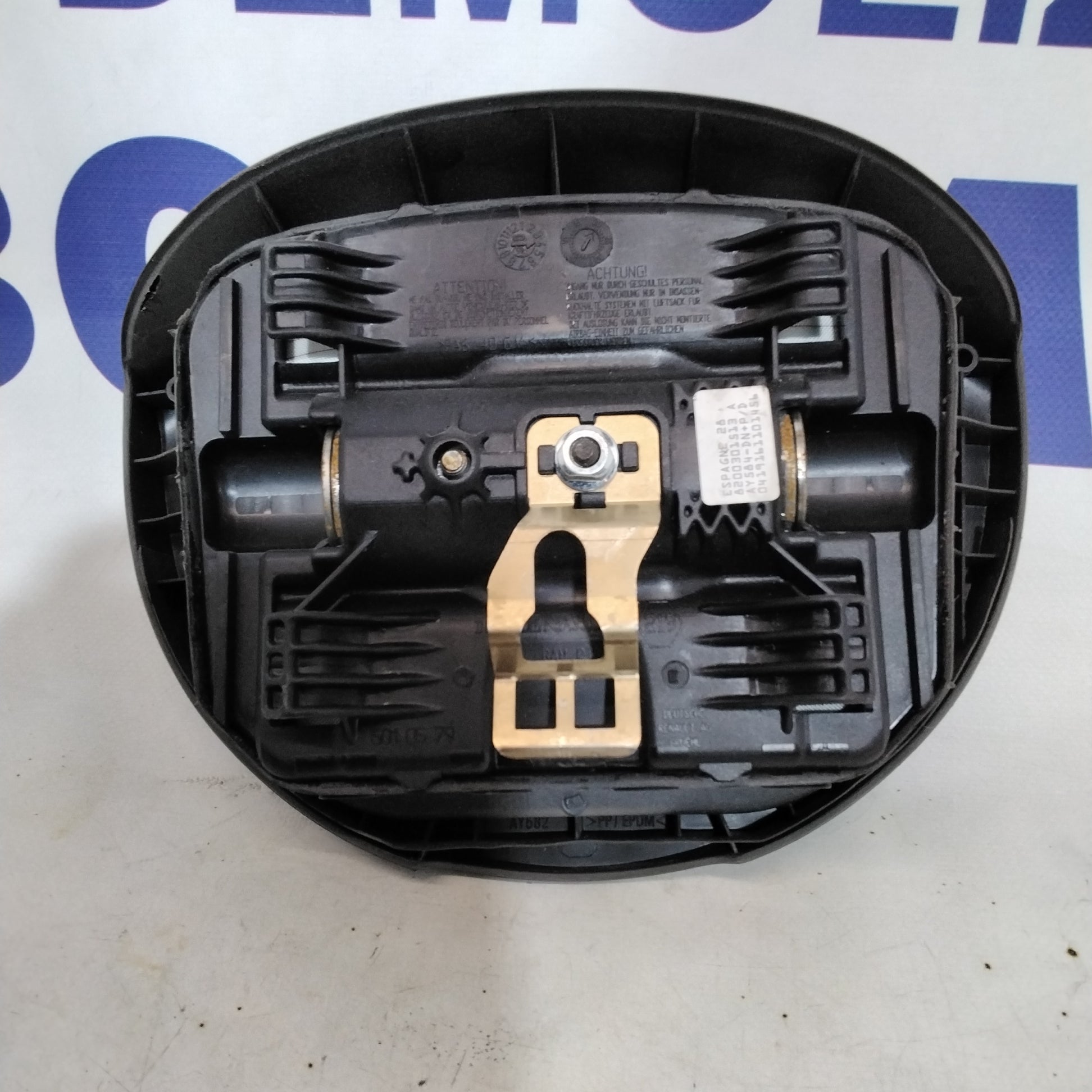 Steering wheel airbag Renault Scenic year 2004 code: 6010579