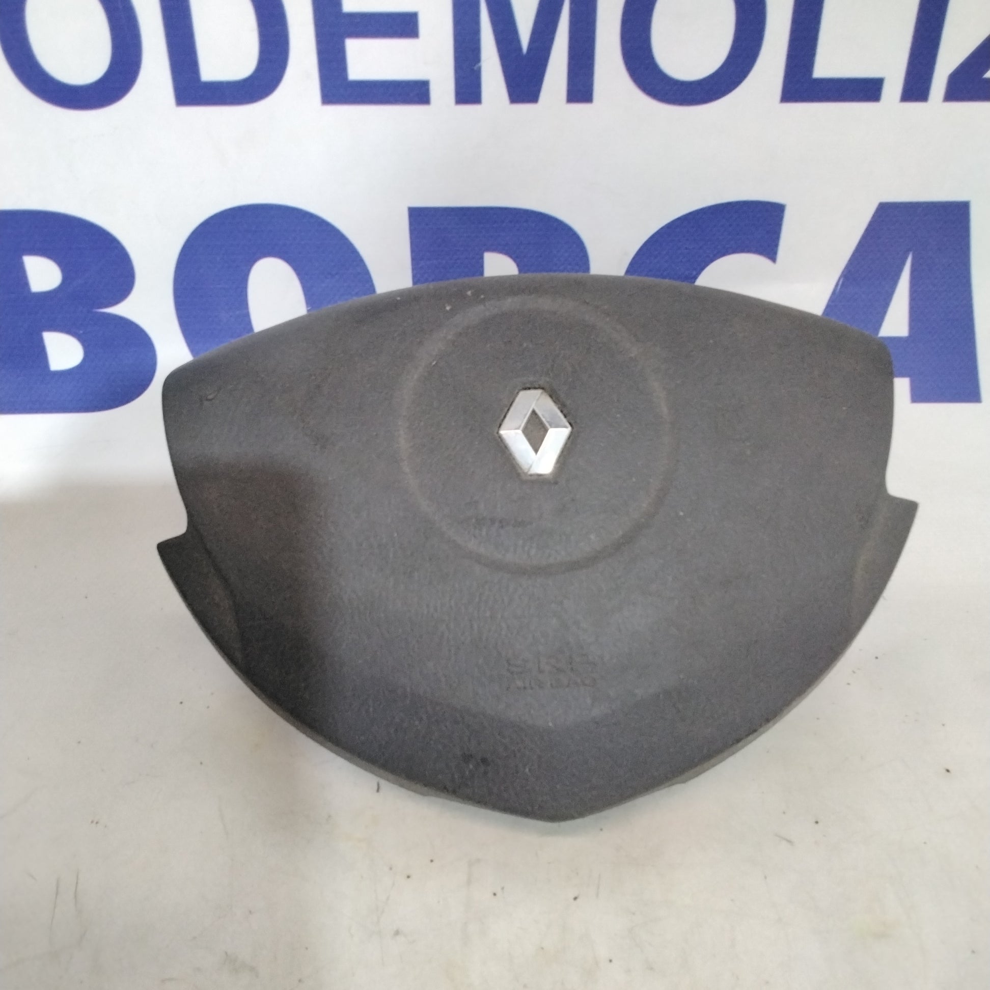 Steering wheel airbag Renault Clio year 2001/2005 code: 8200057780