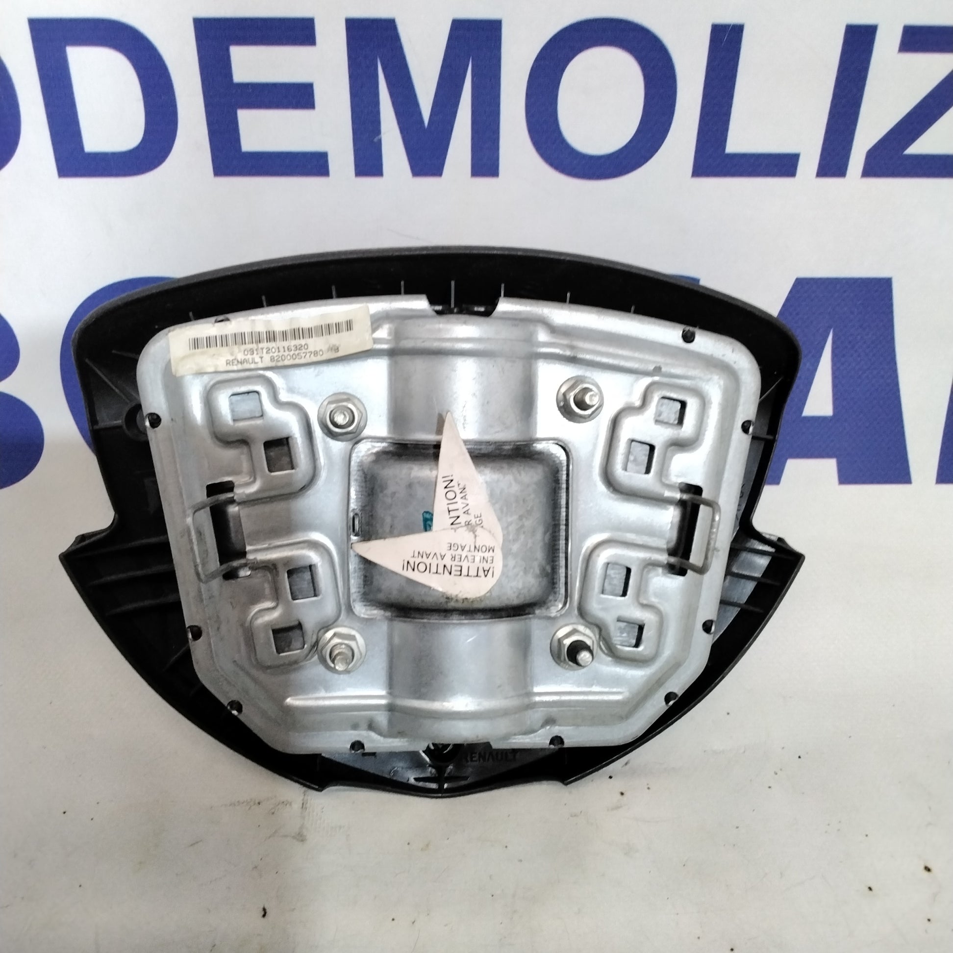 Steering wheel airbag Renault Clio year 2001/2005 code: 8200057780