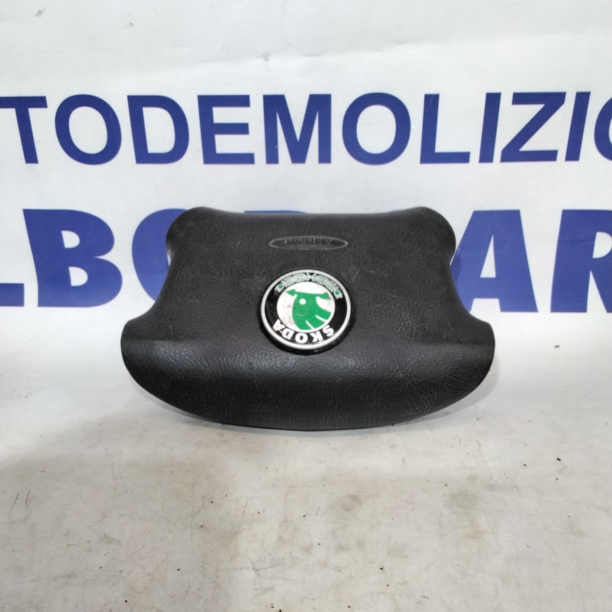 Steering wheel airbag Skoda Octavia year 2001 code: 3B0880202