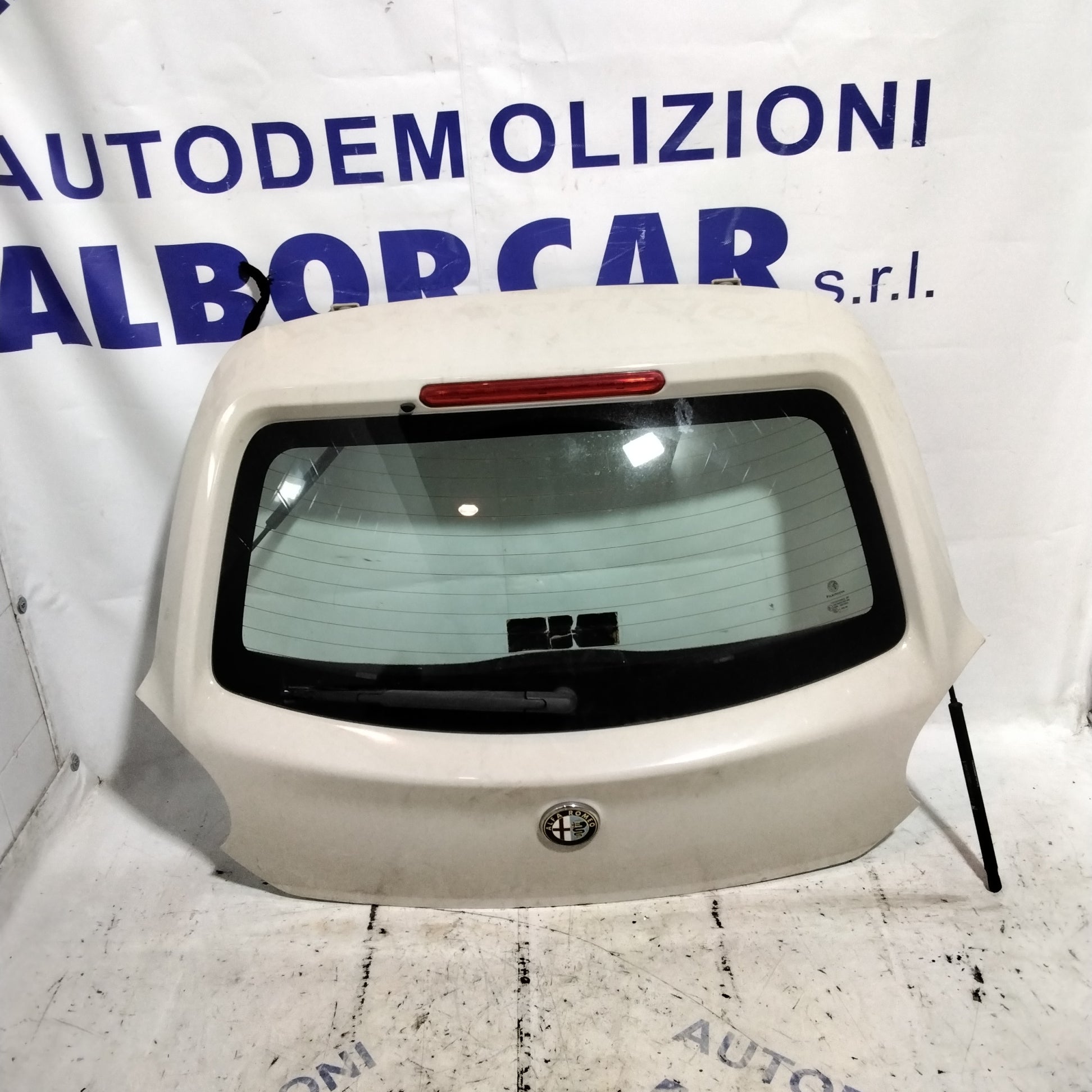 Tapa de maletero Alfa Romeo Mito año 2008