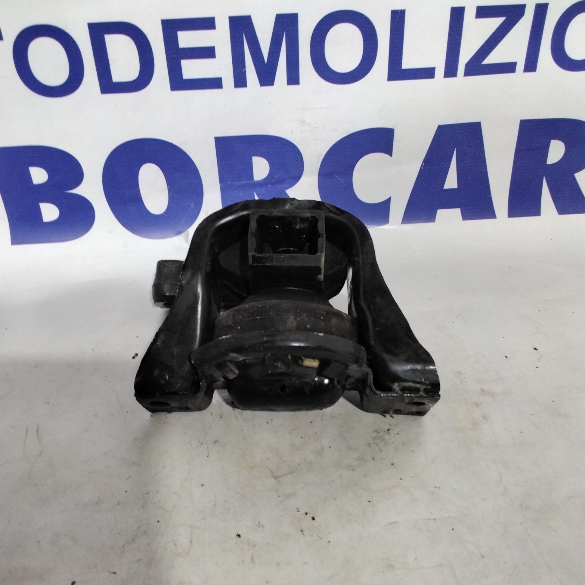 Supporto motore lato distribuzione peugeot 208 1.6 HDI anno 2015