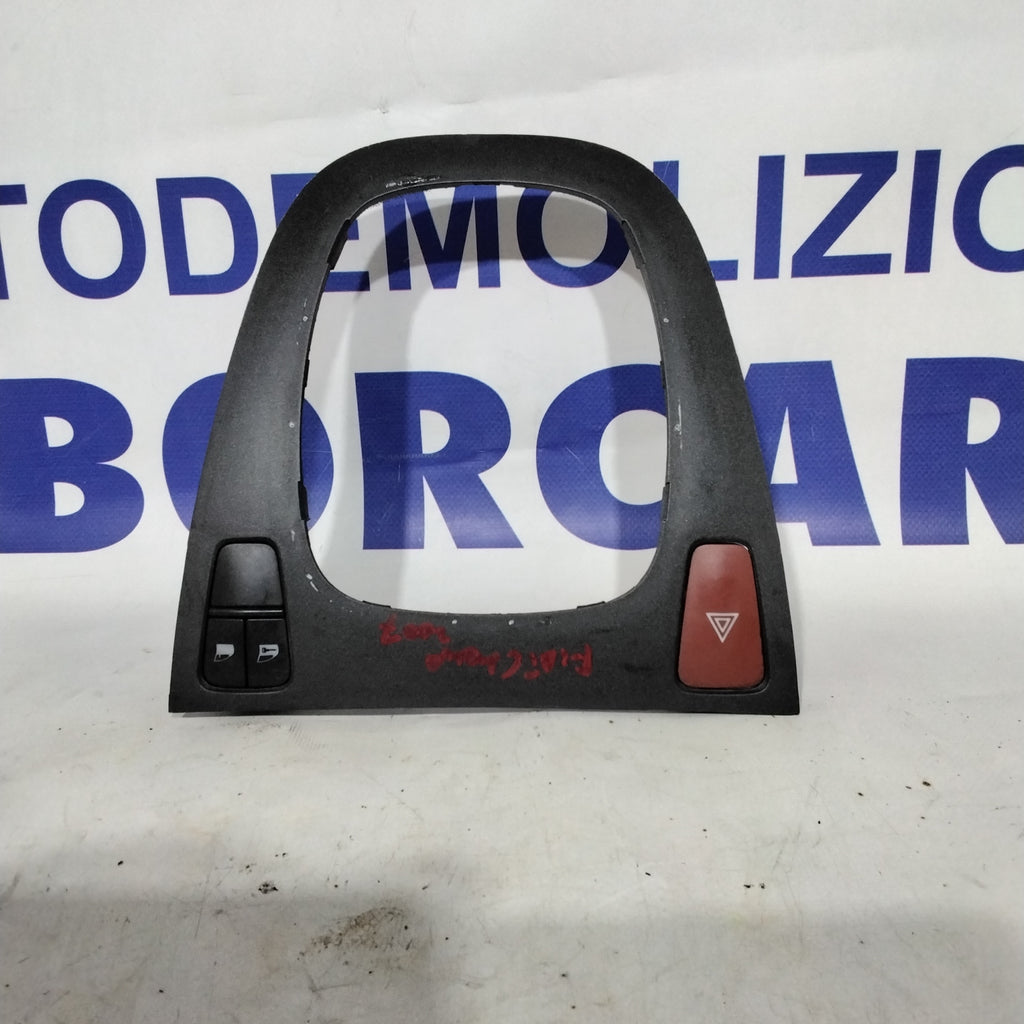 Pulsador embellecedor palanca de cambios Fiat Croma año 2007 código: 735364120