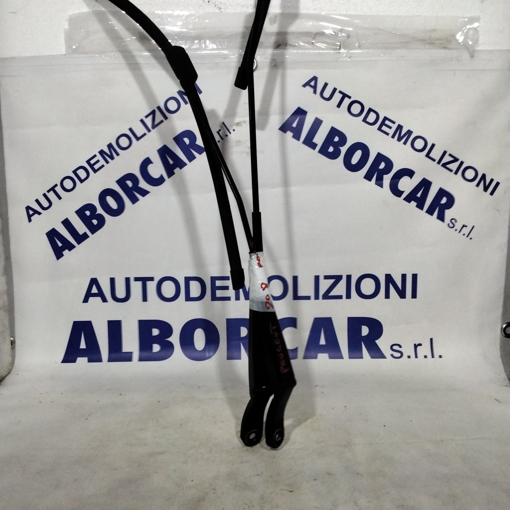 Wiper blade arms Peugeot 208 year 2015