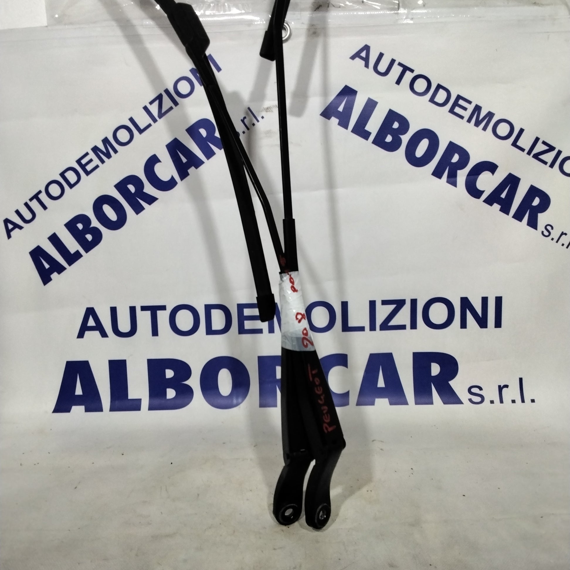 Wiper blade arms Peugeot 208 year 2015