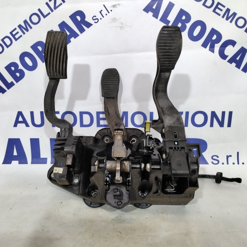 pedalera completa Alfa Romeo Mito 1.6 multijet año 2008 código:3809550002
