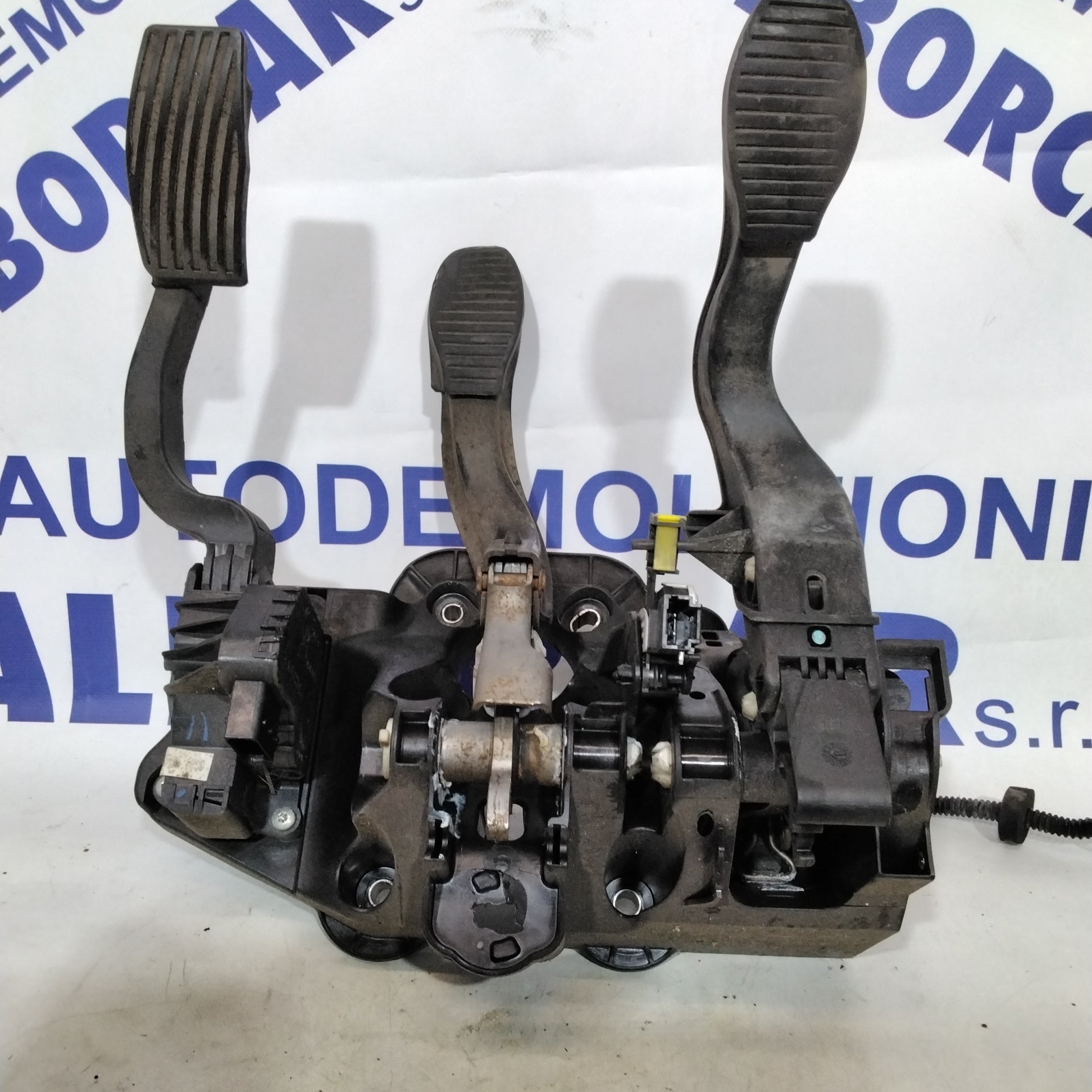 pedalera completa Alfa Romeo Mito 1.6 multijet año 2008 código:3809550002