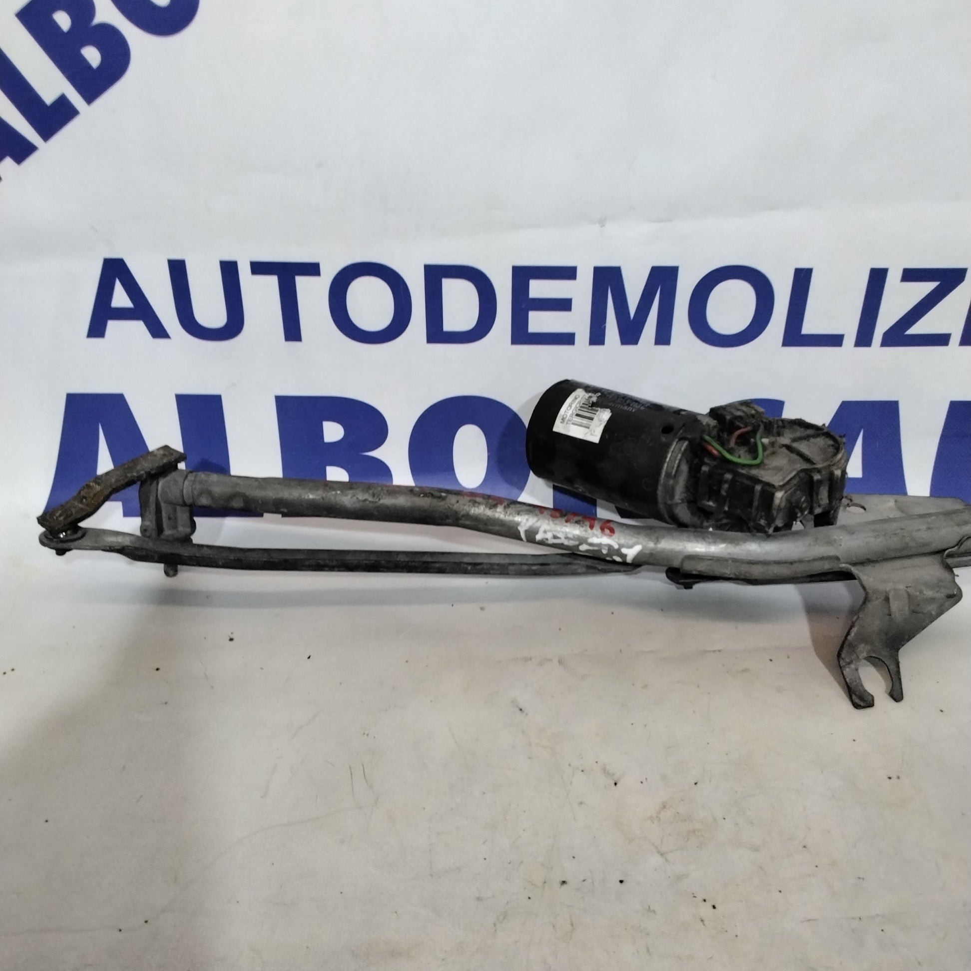 Motor de limpiaparabrisas Volkswagen Passat B4 año 1992/1996 código: 039024108