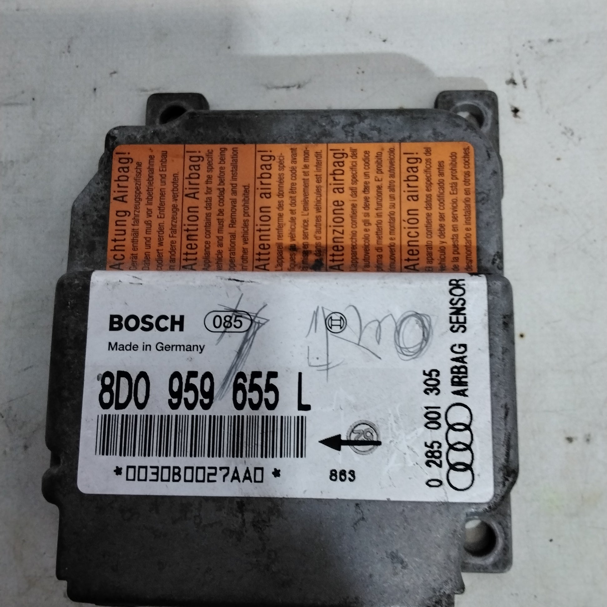 Audi A4 Avant (B5) airbag control unit, year 1994/2000, part number: 0285001305