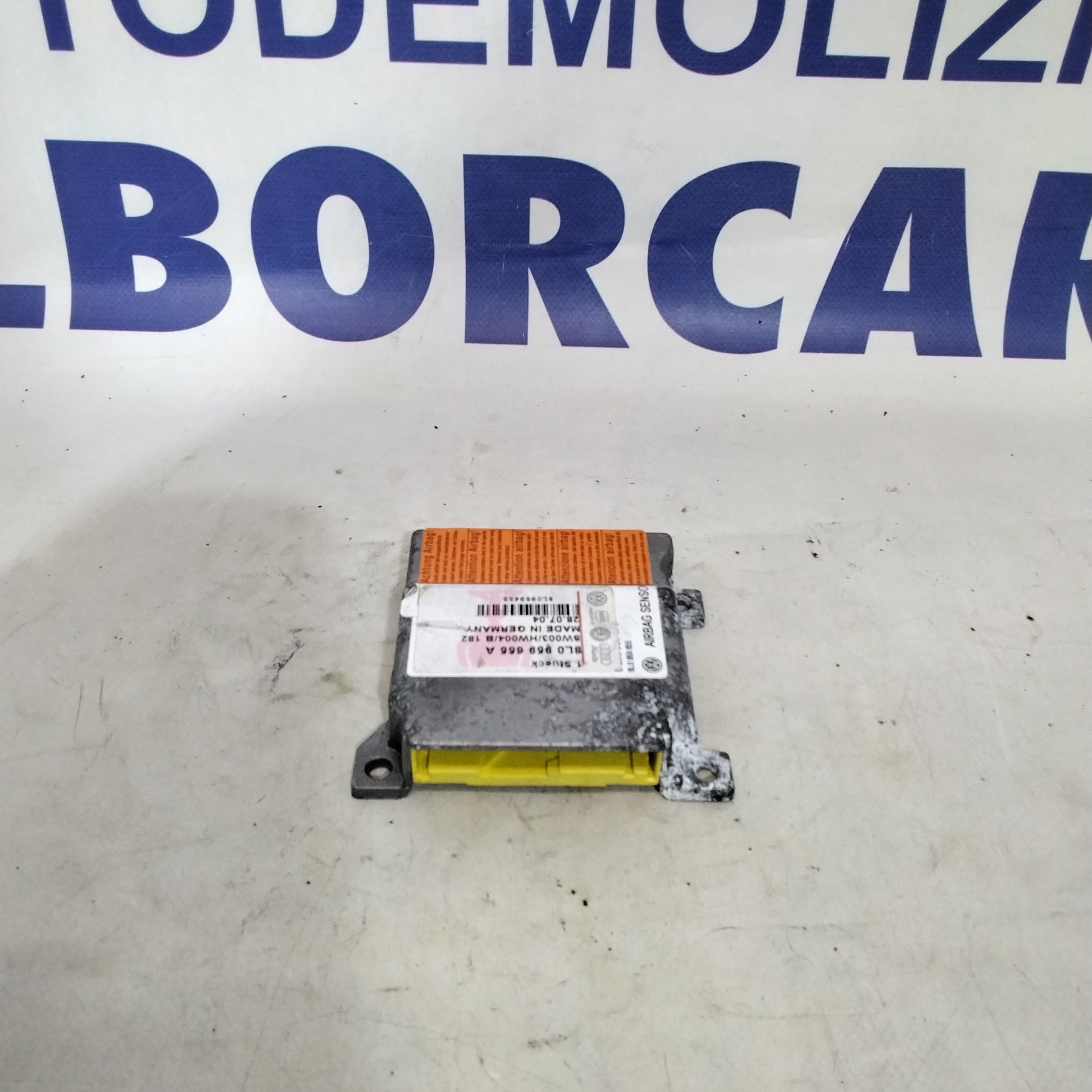 Volkswagen Passat B5 airbag control unit year 1996/2000 code: 8L0959655A