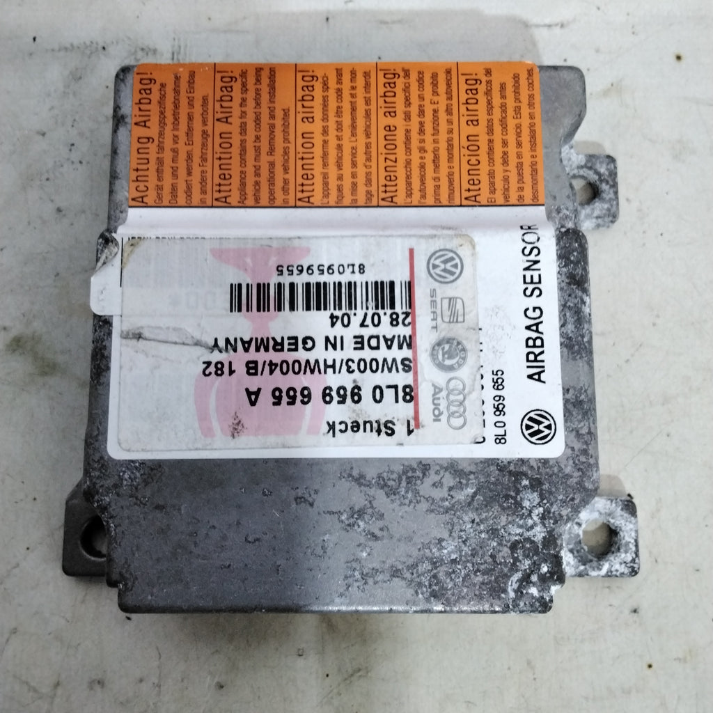 Volkswagen Passat B5 airbag control unit year 1996/2000 code: 8L0959655A