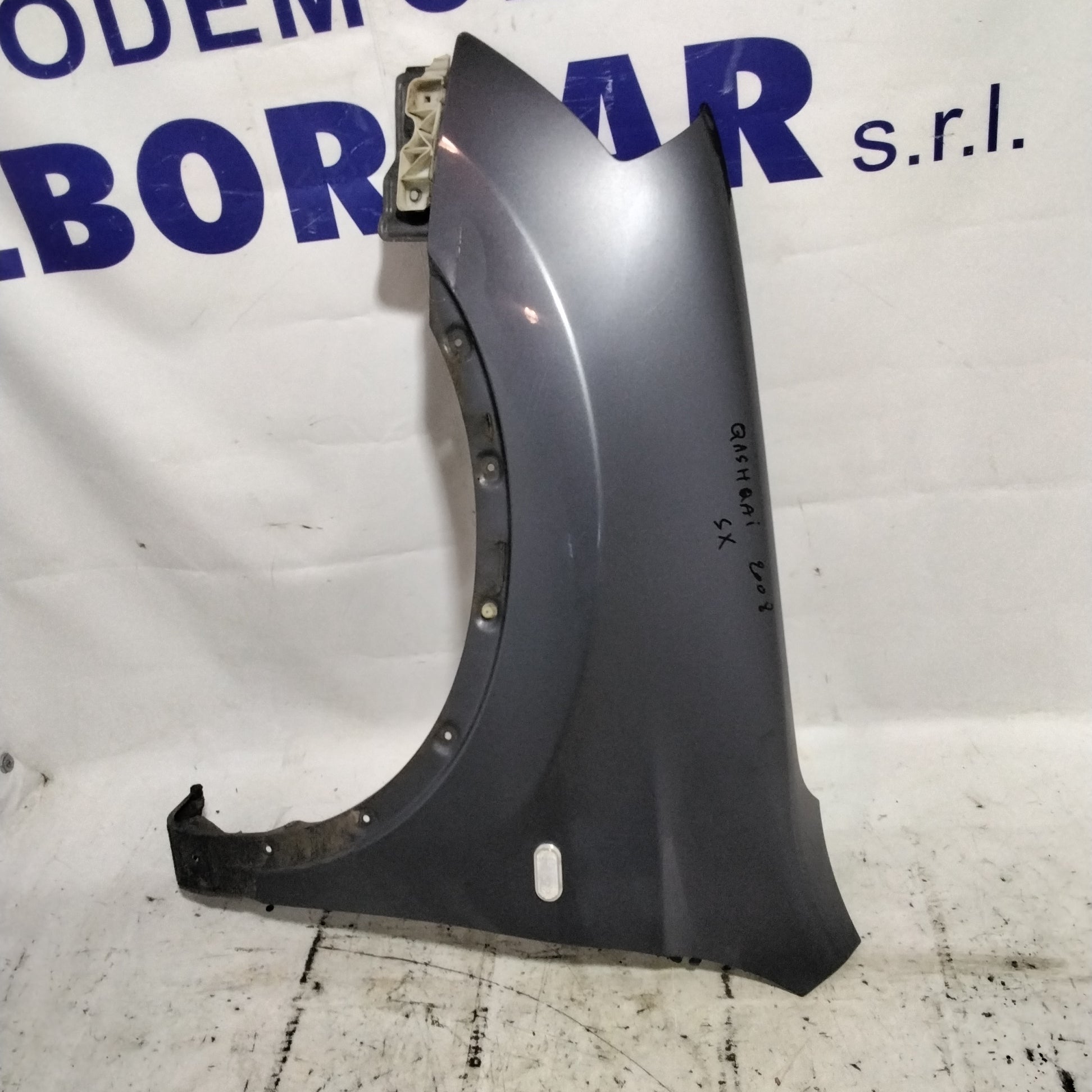 guardabarros aleta delantera izquierda Nissan QASHQAI año 2008