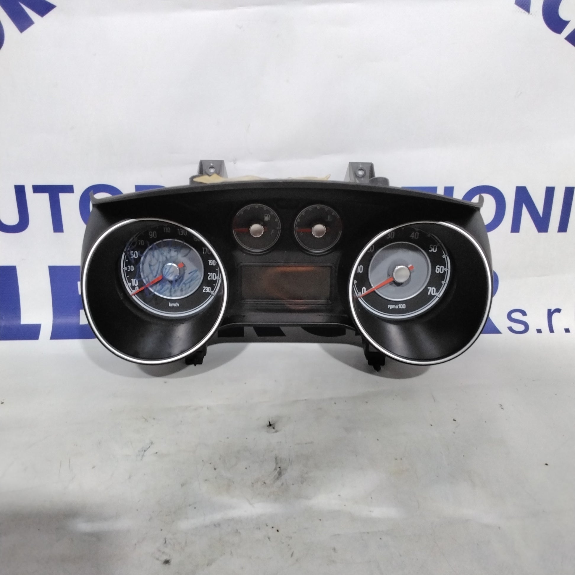 Cuadro de instrumentos / cuentakilómetros Fiat Grande Punto Evo 1.4 gasolina año 2012 código: 51917423