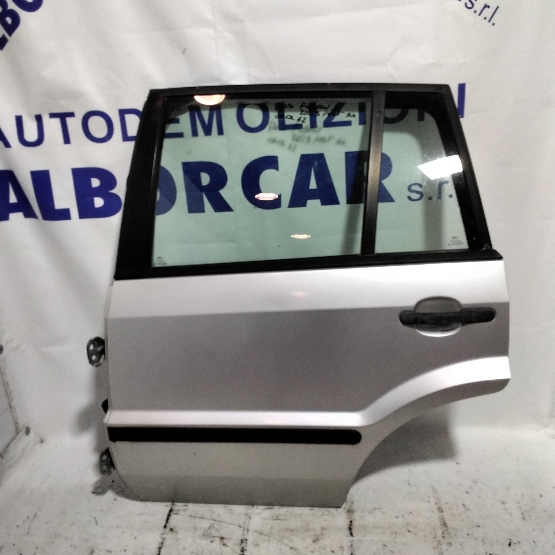 Puerta trasera izquierda Ford Fusion año 2003