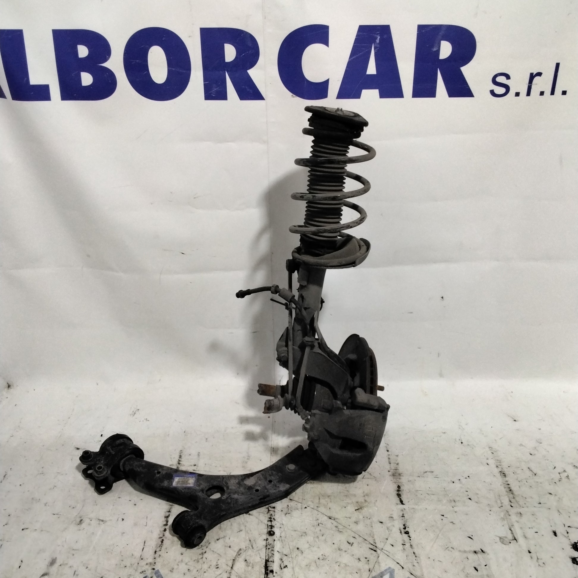 Maza + amortiguador delantero izquierdo Volvo S40 2.0 gasolina año 2008