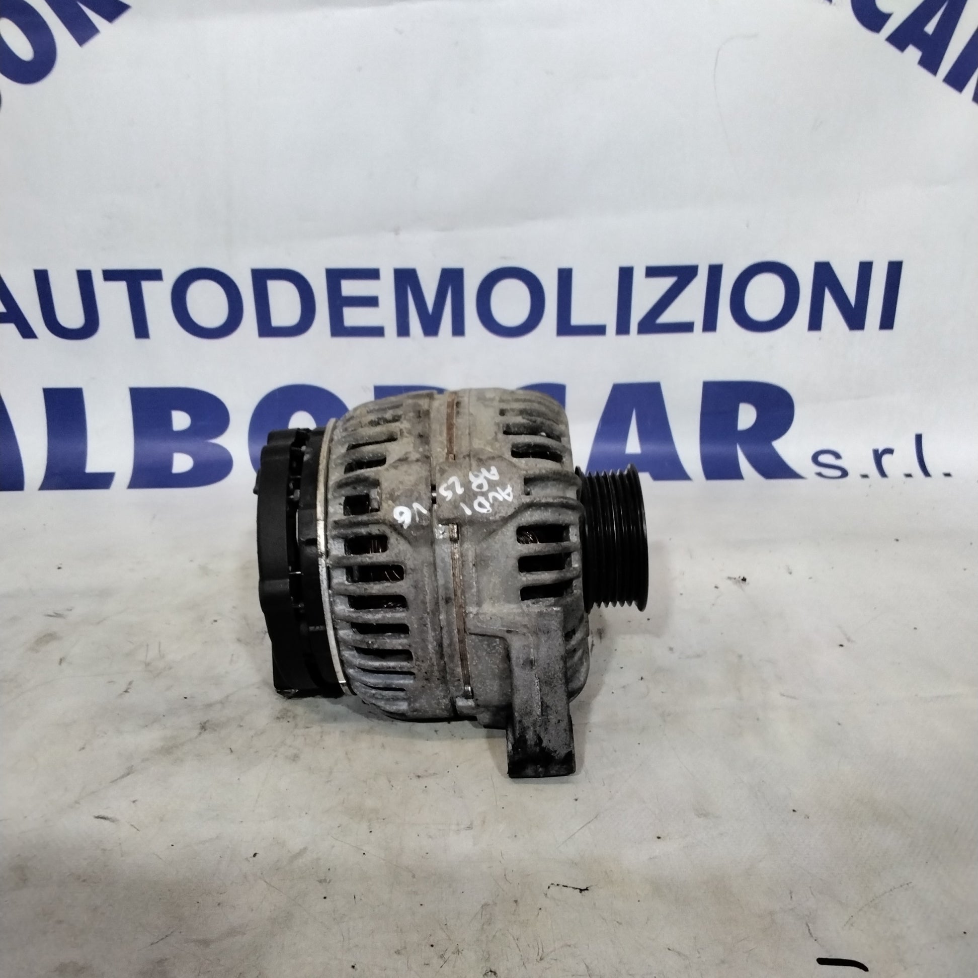 Alternatore audi a8 2.5 tdi anno 2001 codice:0124515028(sf15p5)