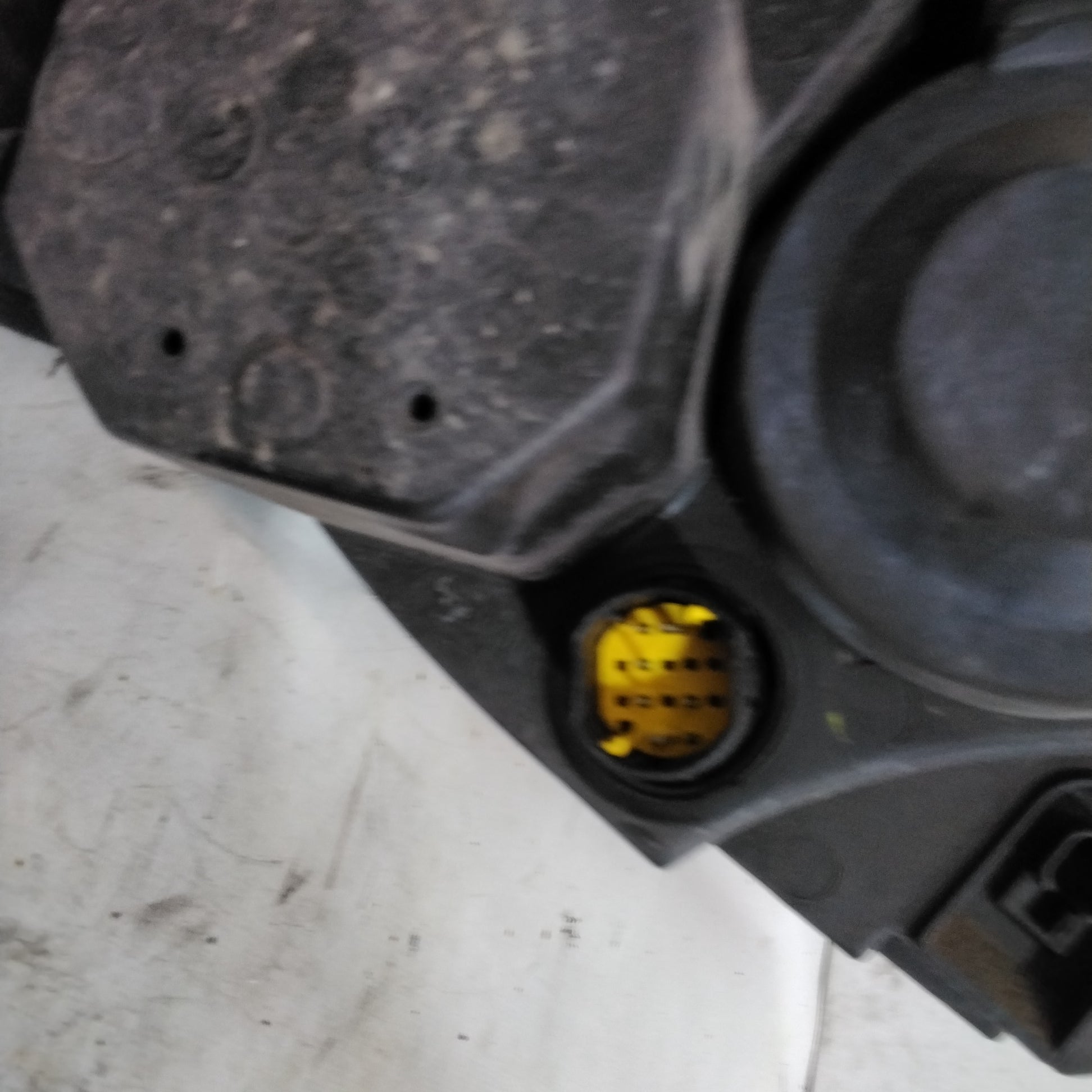 Faro fanale sinistro fiat grande punto con presa gialla anno 2006 (sf8p2)