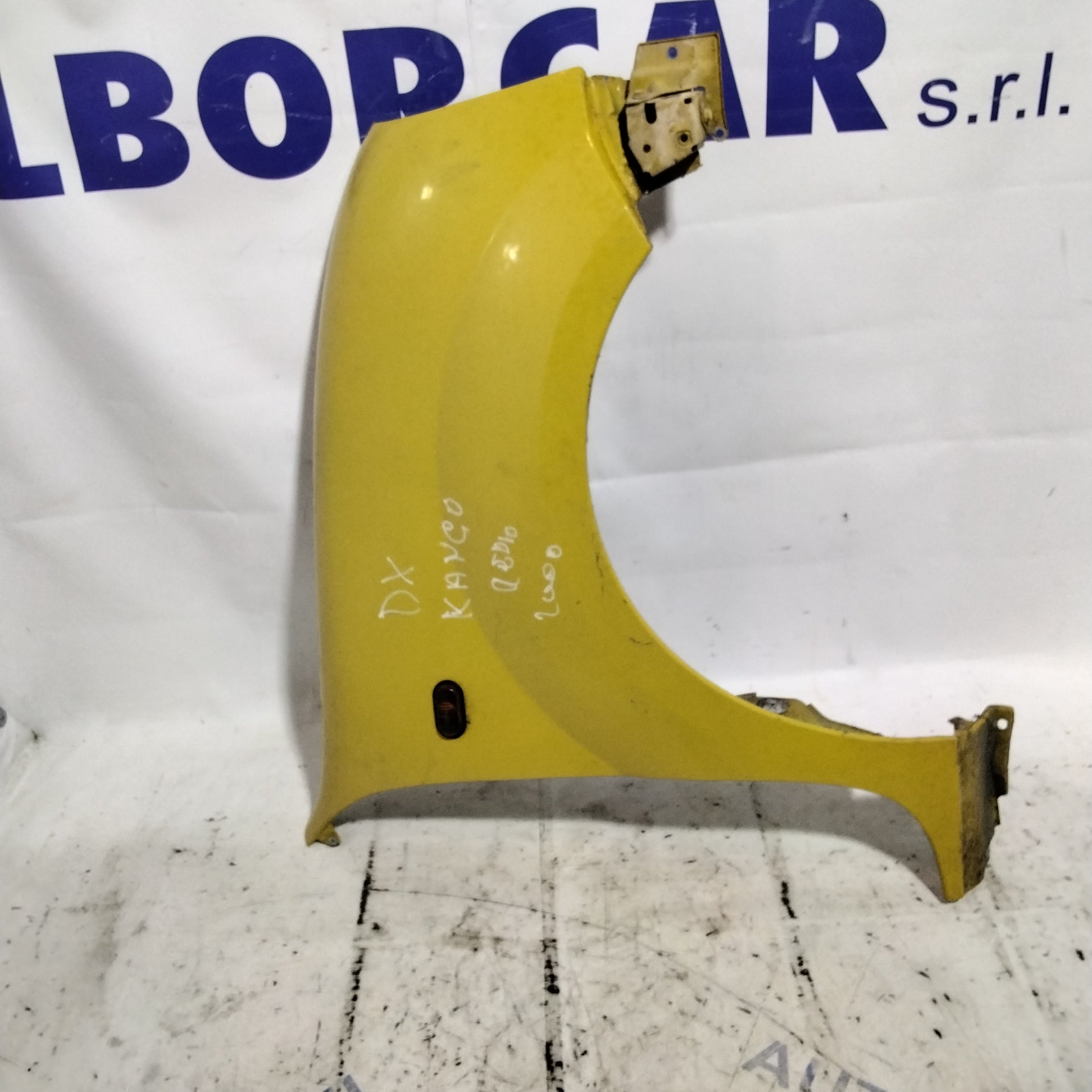 guardabarros lateral delantero derecho Renault Kangoo año 2000
