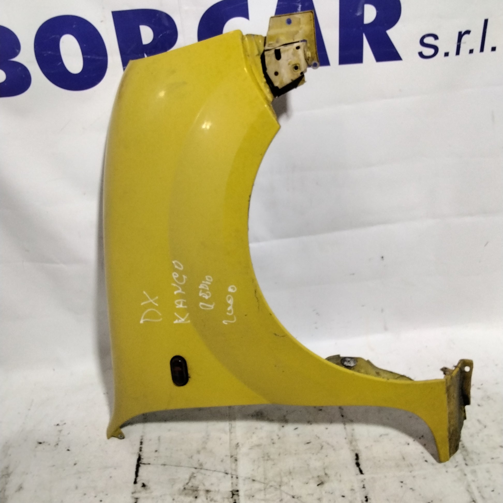 guardabarros lateral delantero derecho Renault Kangoo año 2000