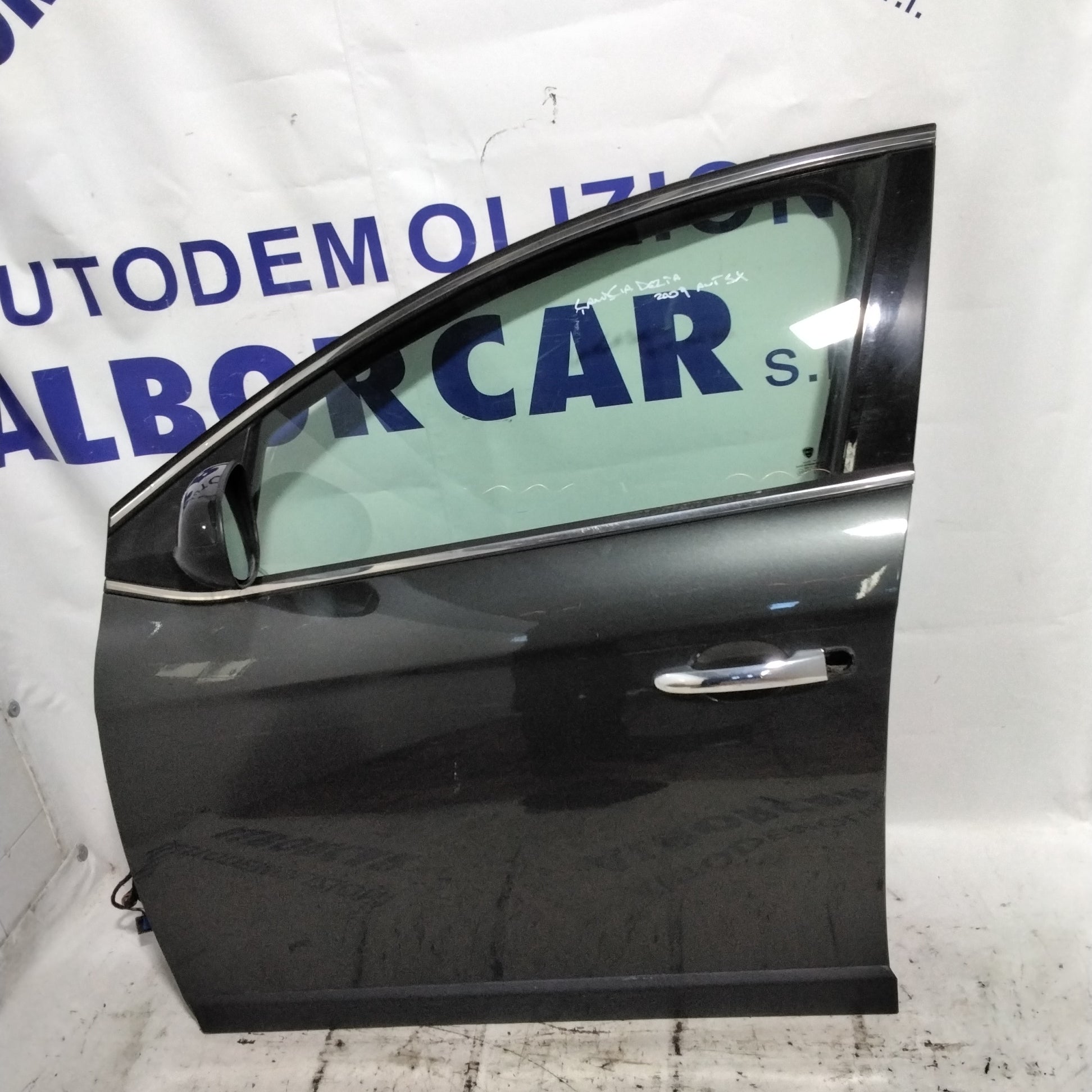 Puerta delantera izquierda Lancia Delta año 2009