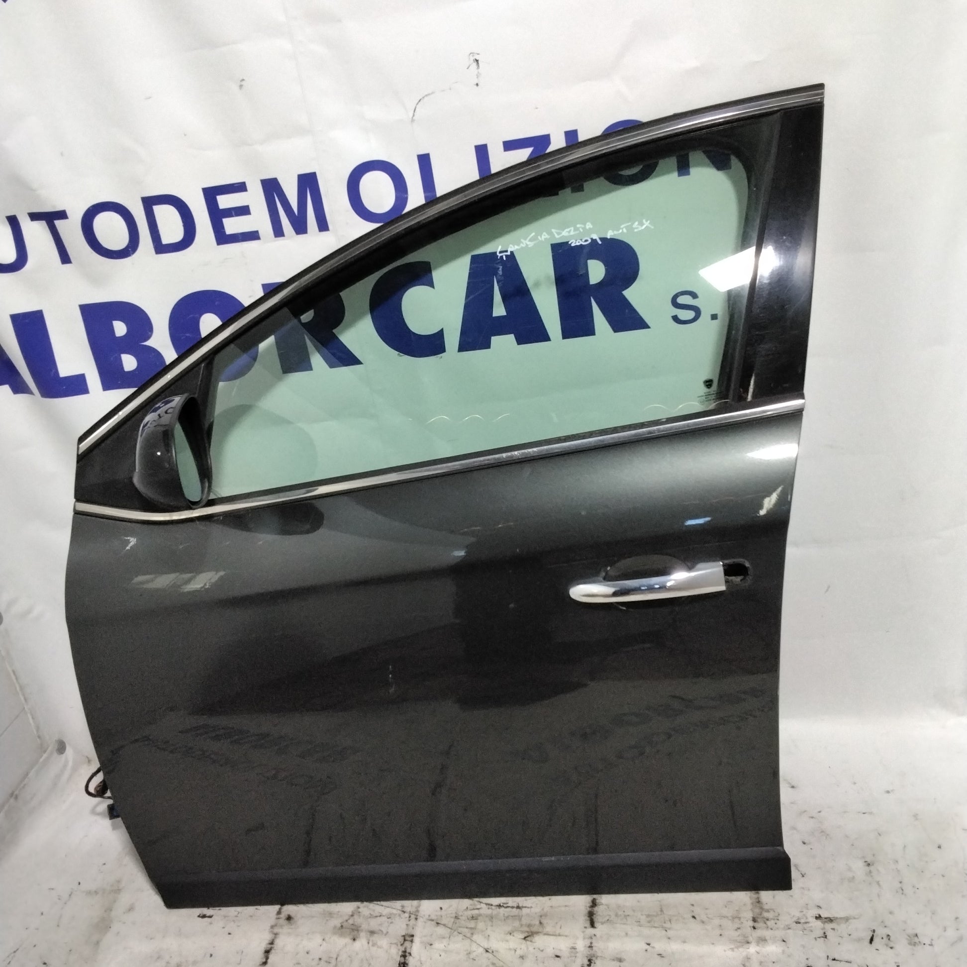 Puerta delantera izquierda Lancia Delta año 2009