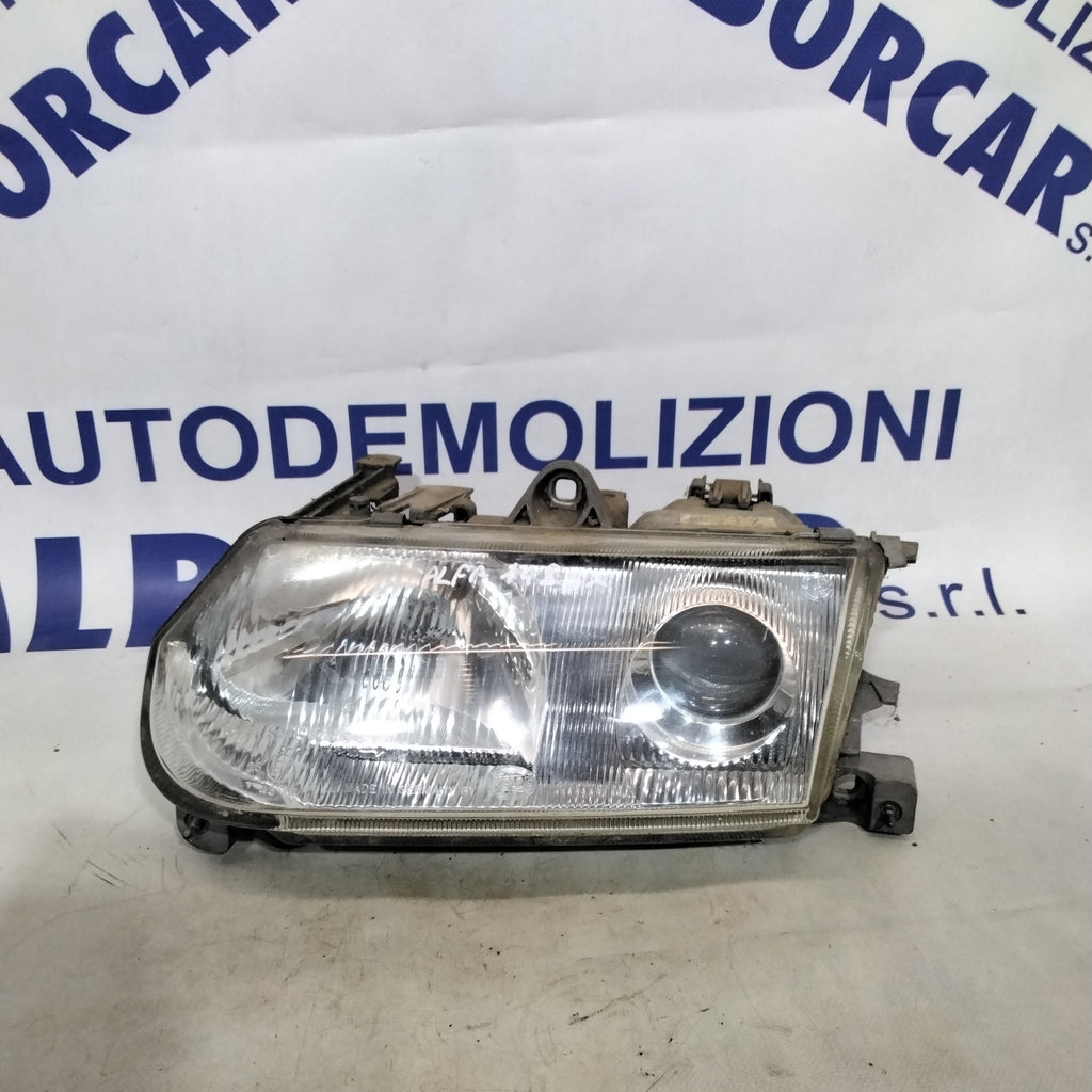 Faro delantero izquierdo Alfa Romeo 145 año 1998 código: 302143119 (sf8p5)