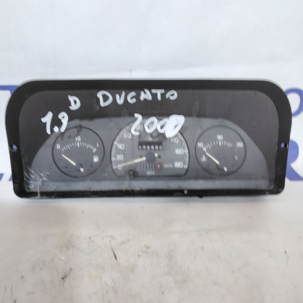 Tablero de instrumentos / cuentakilómetros Fiat Ducato 1.9 diésel año 2000 código: 6047240050