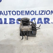 Carica l&#39;immagine nel visualizzatore di Gallery, pompa centralina abs ford fiesta 1.4 hdi anno 2007 codice:10020701154 (sfA3p6)
