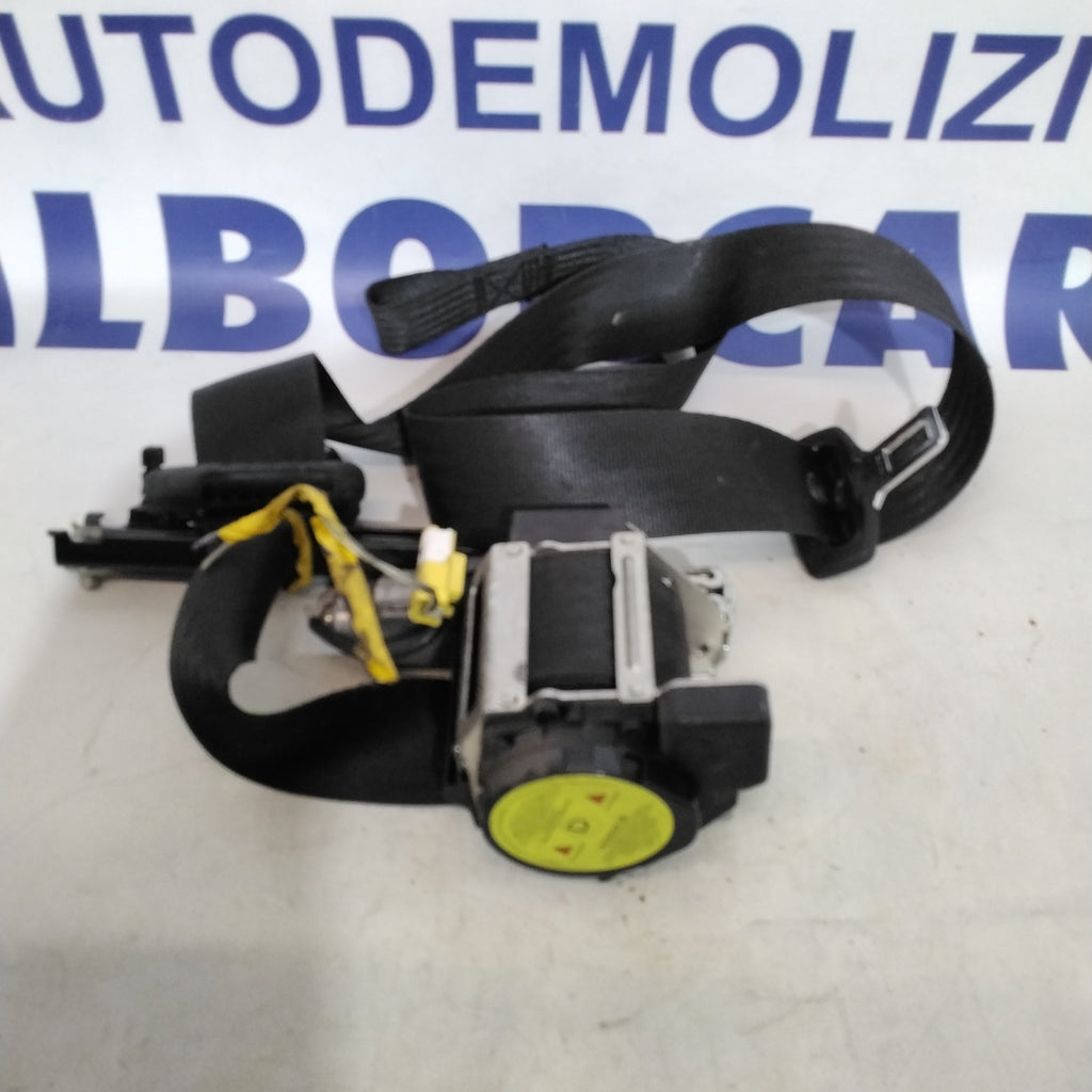 Cinturón de seguridad derecho Alfa Romeo 147 año 2005 código:309559