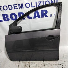 Carica l&#39;immagine nel visualizzatore di Gallery, Sportello anteriore sinistro ford fiesta anno 2003
