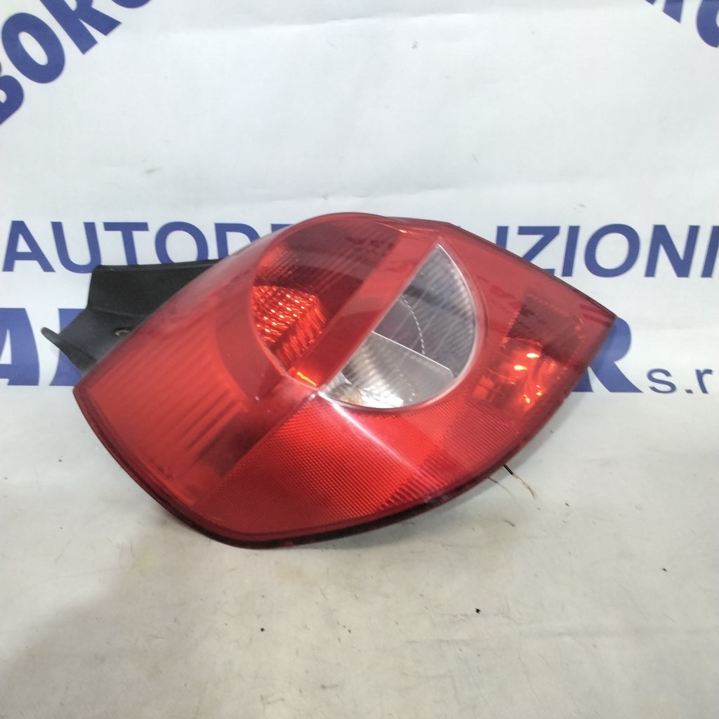 Piloto trasero Renault Clio izquierdo año 2006 código: 89035079 (sf9p1)