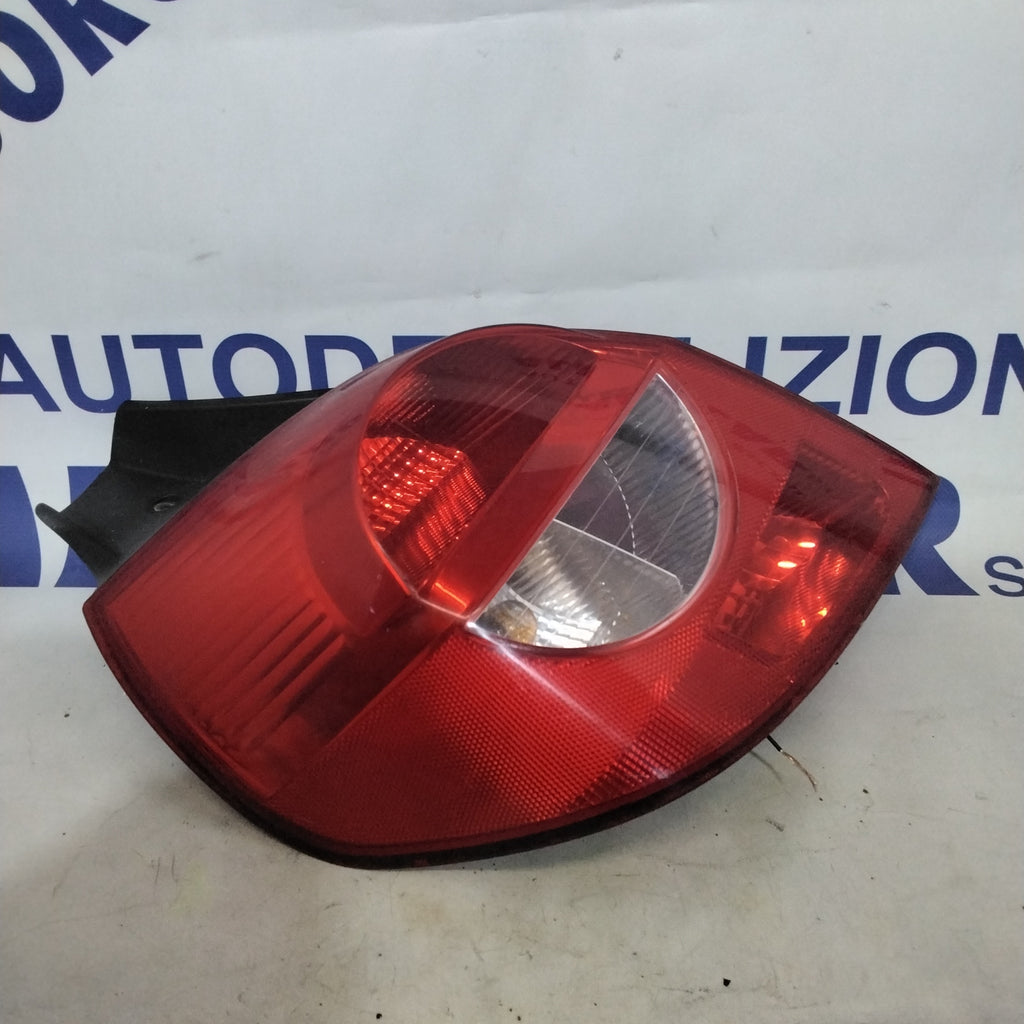 Piloto trasero Renault Clio izquierdo año 2006 código: 89035079 (sf9p1)