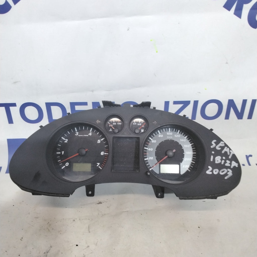 Quadro strumento /contachilometri seat ibiza 1.4 benzina anno 2003 codice:88311333