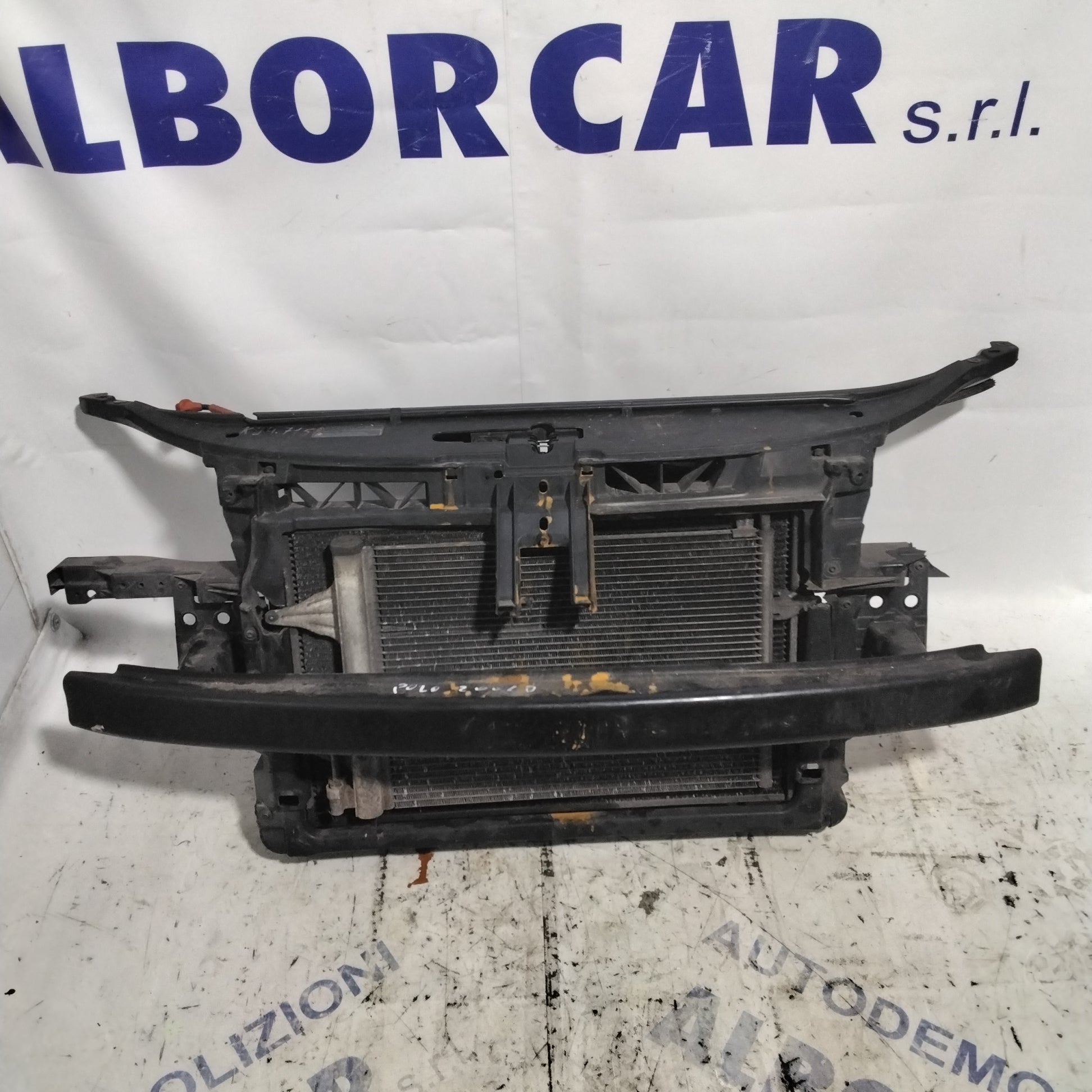 grille (complete) Volkswagen Polo 1.4 diesel year 2006