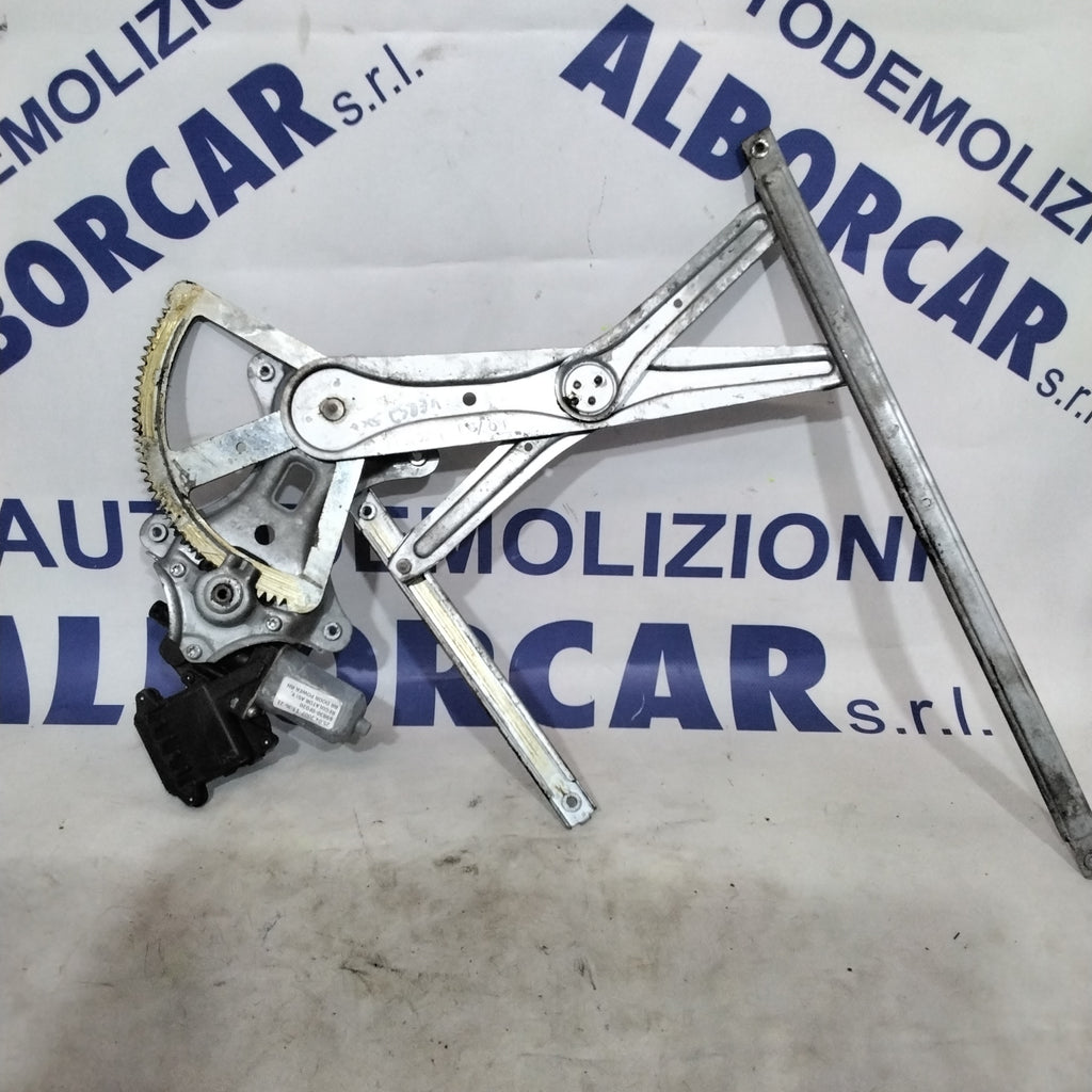 alzavetro posteriore sinistra toyota corolla verso anno 2006 codice:69830-0F020