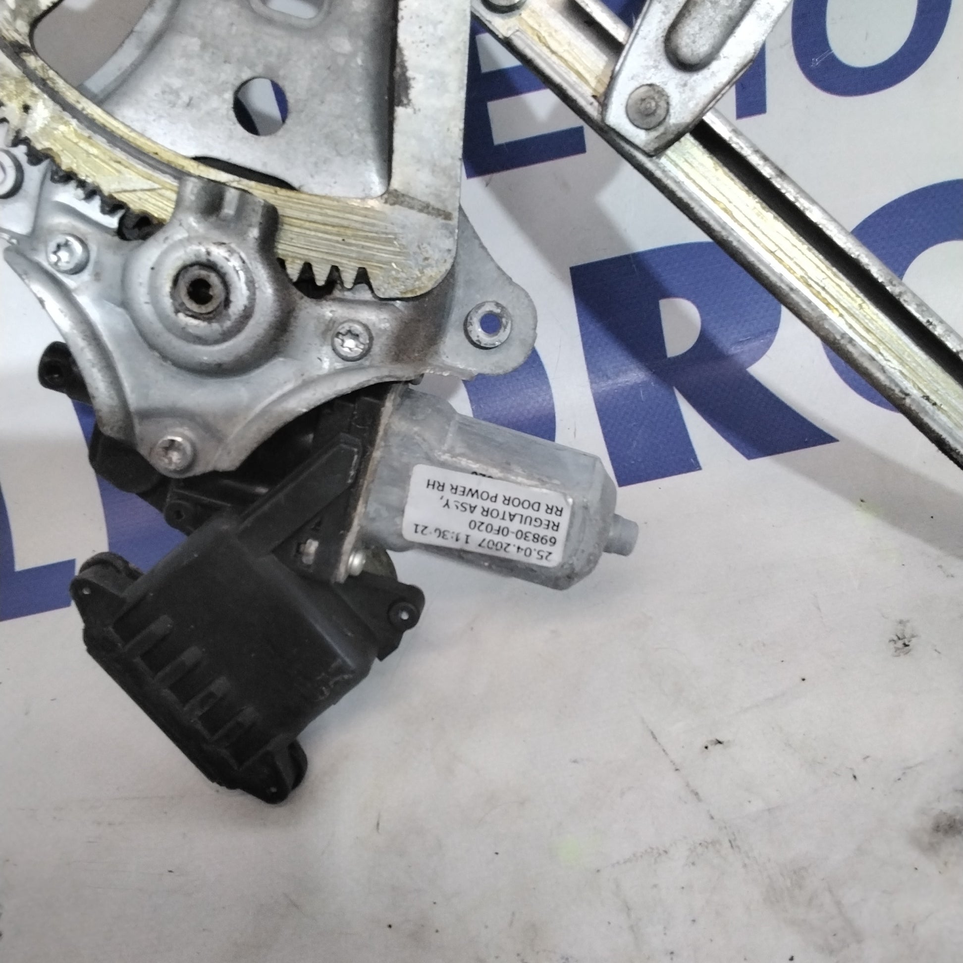 Toyota Corolla Verso rear left window regulator year 2006 code:69830-0F020
