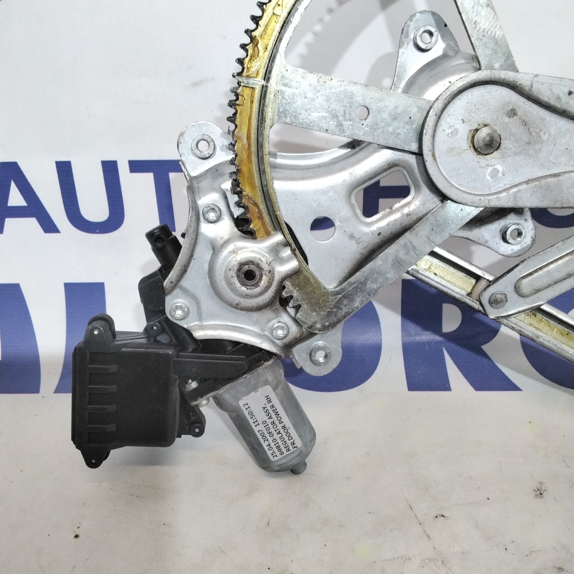 Toyota Corolla Verso 2006 right front window regulator code: 69810-0F010
