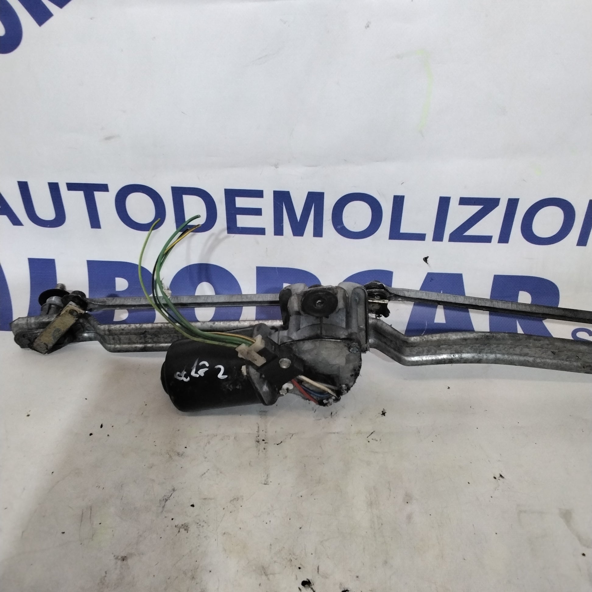 Motor de limpiaparabrisas Volkswagen Golf 2 año 1992 código: 191955326