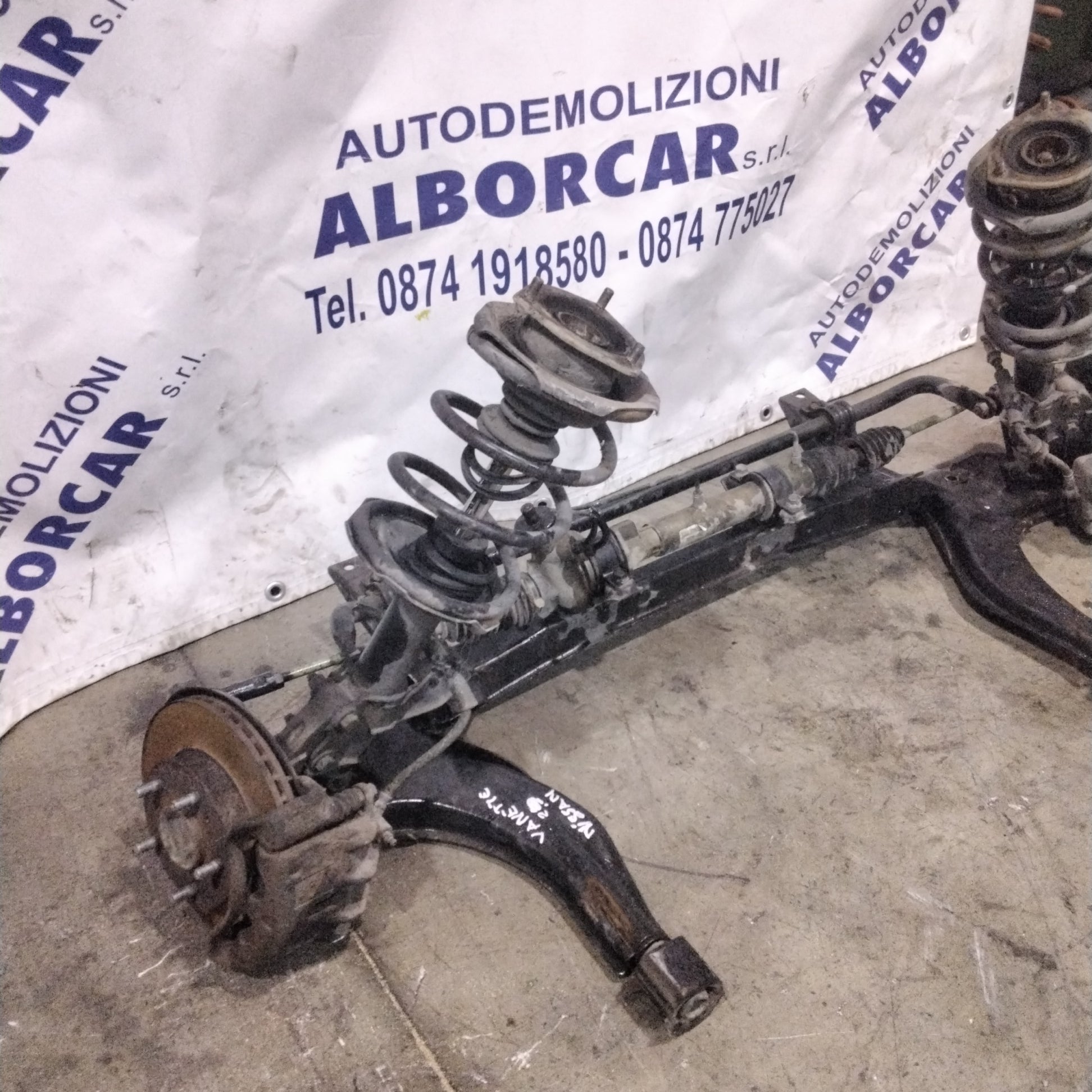 Puente de eje delantero Nissan Vanette 2.3 diésel año 1998