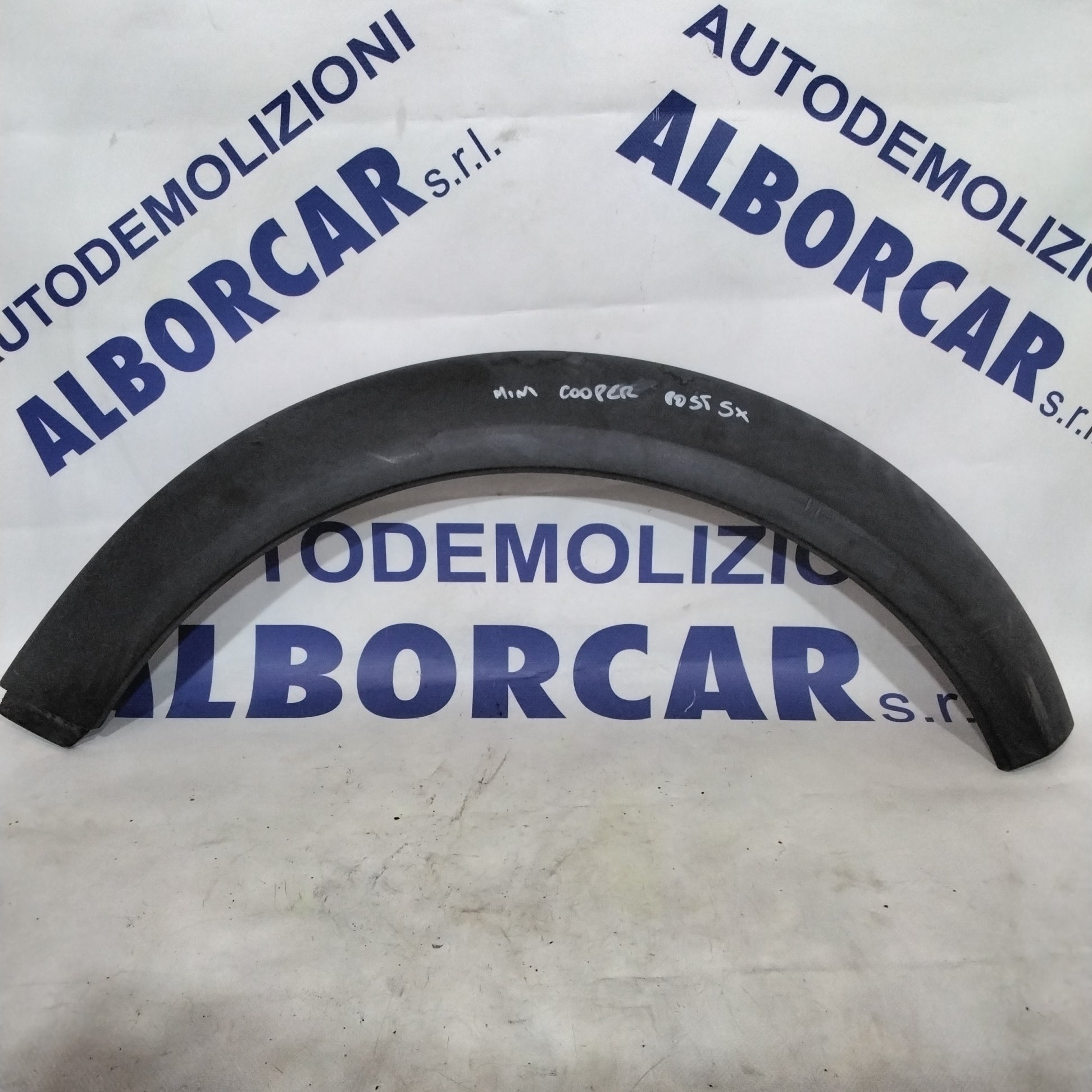 rear fender molding left mini cooper year 2002 code:1505869LH